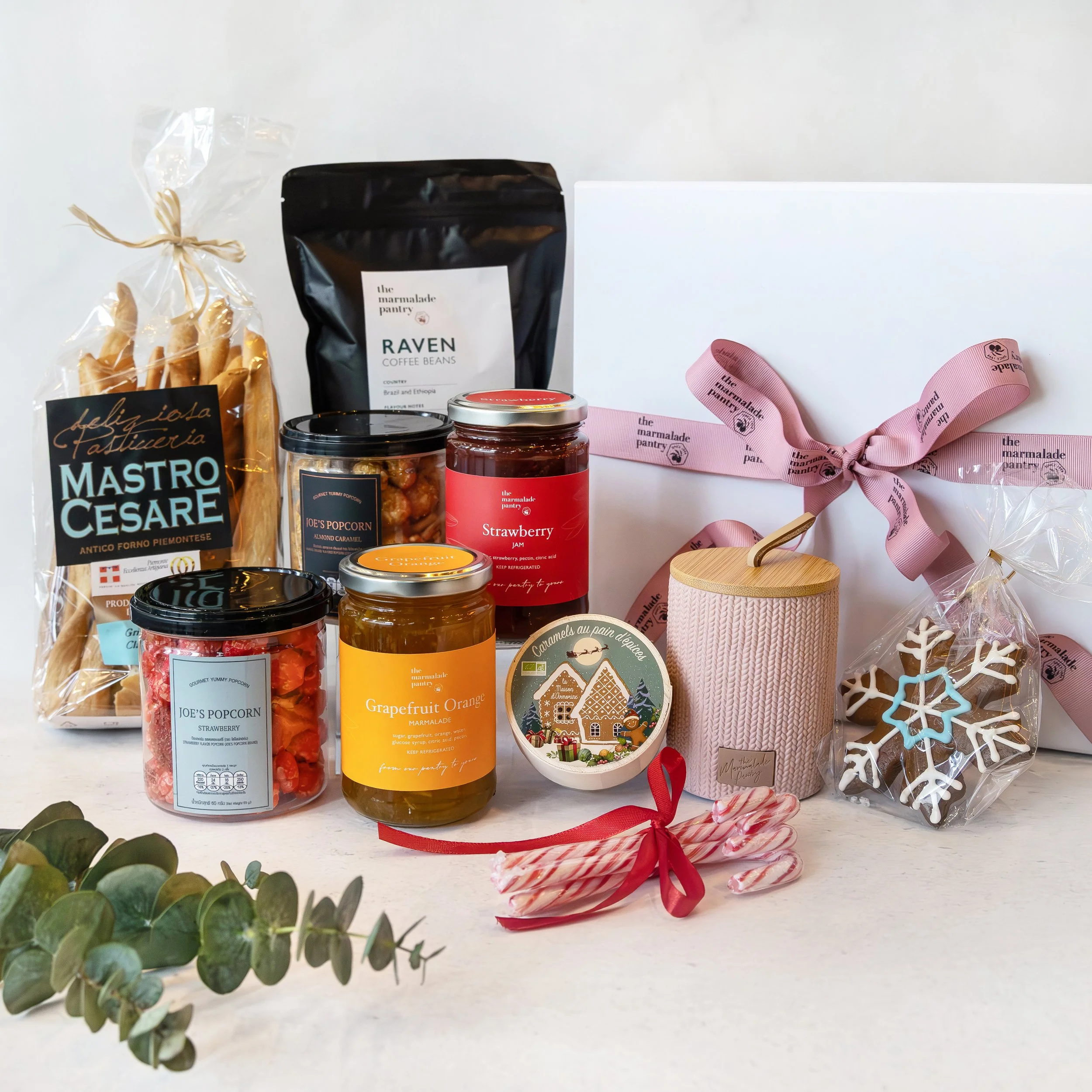 TMP Festive 2025 - Hamper3 - OutBox_S-1.jpg