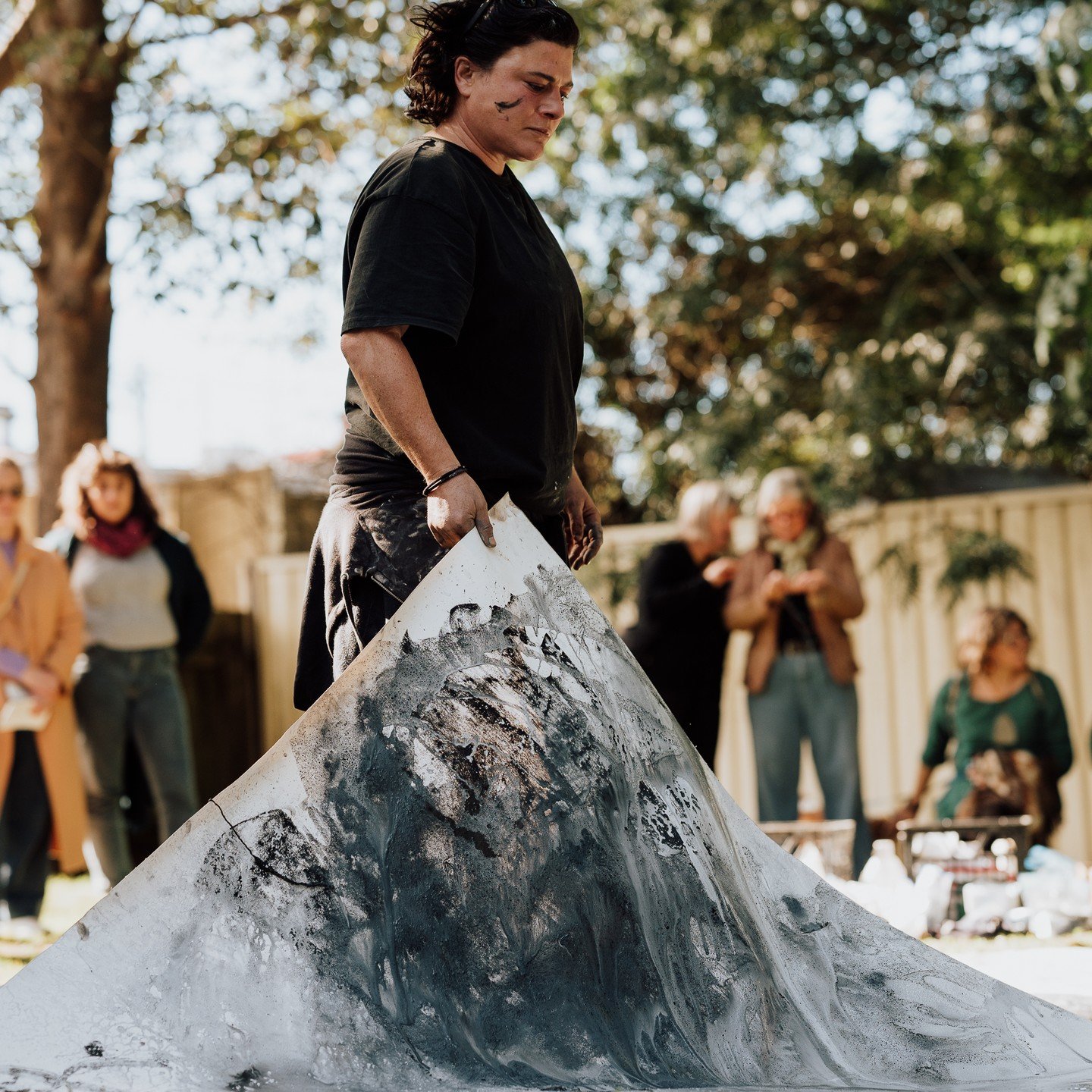 Last year I volunteered my photography services to support the first Open Field Contemporary Arts Festival in Berry. It was such a rewarding experience. I absolutely loved meeting all of the artists when I visited their studios and then photographing