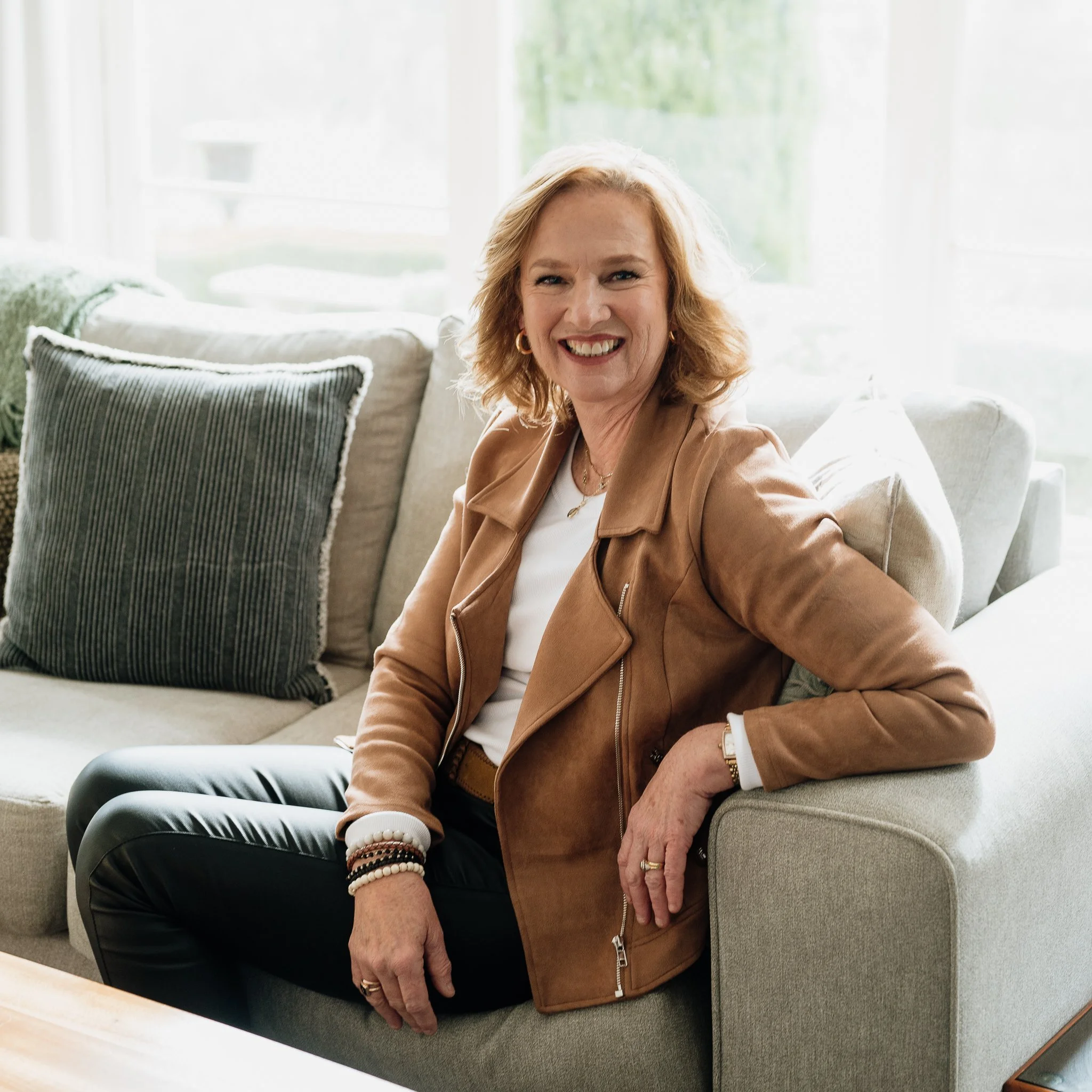Lynne Johnson Author Brand Photography-03.jpg