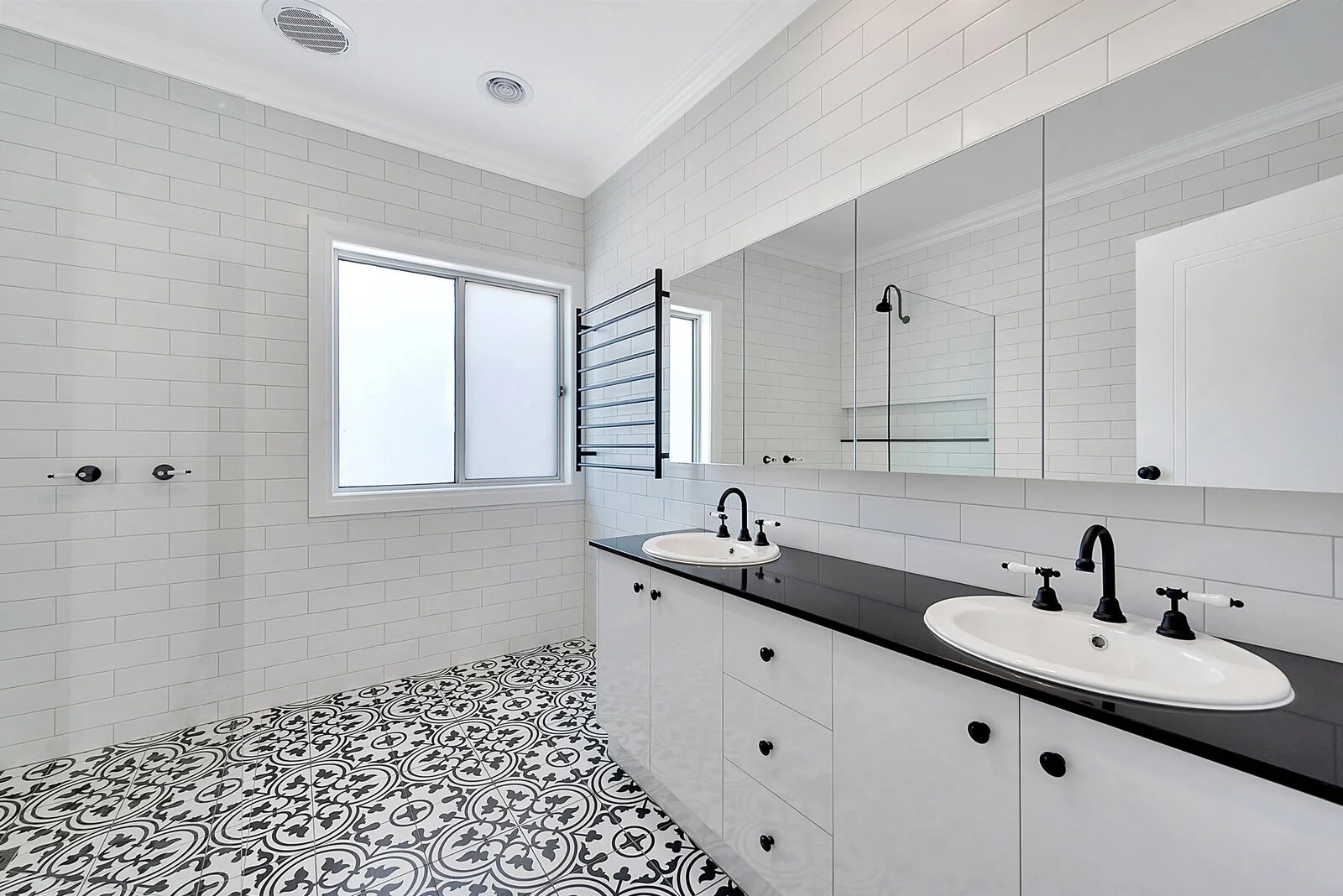 ELY STREET - BATHROOM