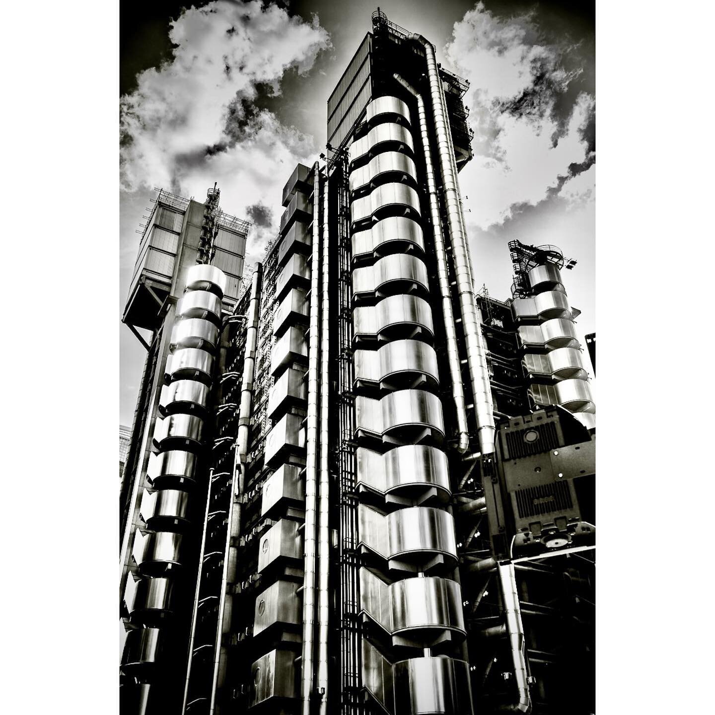 The Lloyd&rsquo;s Building in the main financial district in the city of London, designed by Richard Rogers and Partners, is a leading example of radical Bowellism Architecture.