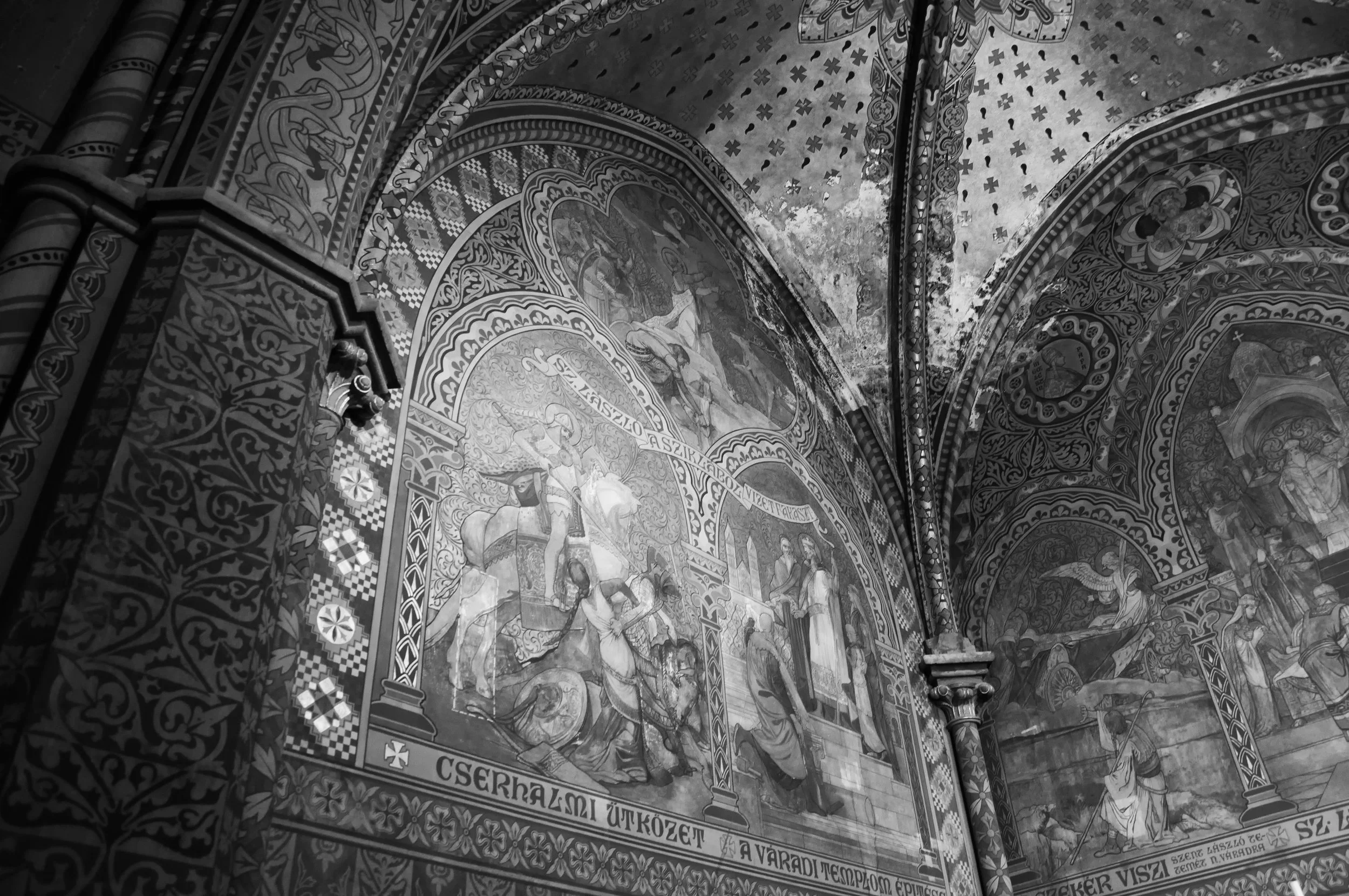 Matthias Church in bw.jpg