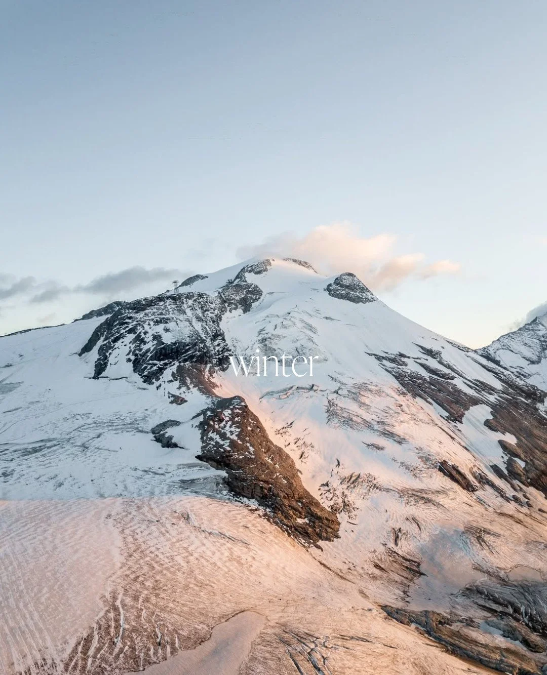 Snow-covered peaks, summer trails, alpine lakes, and endless mountain views &mdash; Whistler never really has an off-season. 🏔️

No matter when you visit, the mountains always find a way to impress.

#whistler #whistlerblackcomb #whistlervillage #mo