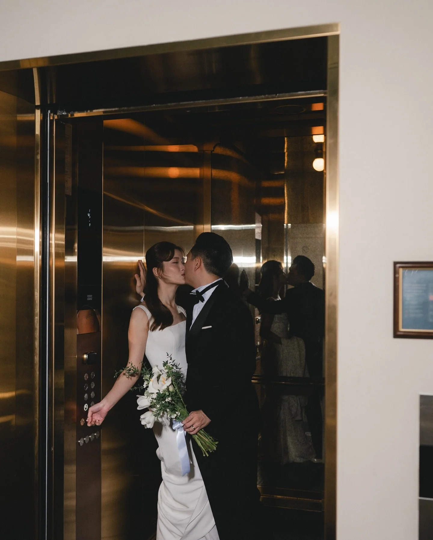 Non scripted. The wedding without form. Just gathering of family and friends. The intimacy win.
Photograph courtesy of Phoebe and Shun. 
@byhanwen @lynns17event @kamorn_shiroymakeup @ormondhotels @mydressroombridal @phoebelevv @shun95_