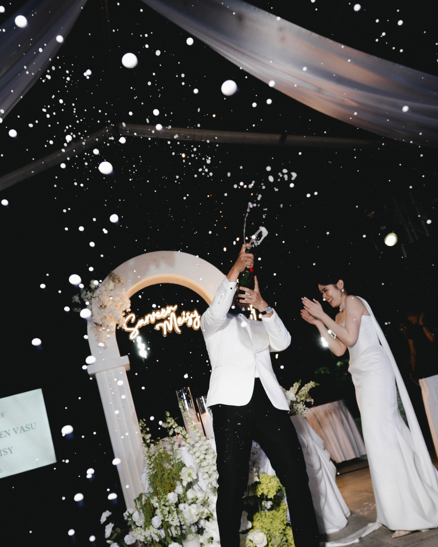 Pop the champagne and ruled the night. Sarveen &amp; Meisy nailed it！

Photo @byhanwen @terrirosa 
Assist @byjiejie_ 
Video @vinteo_lore 
Decor @topazeventsdecor 
Emcee @emceekatherine 
MUA @xtina_imagestudio_makeup @zaara_xismakeupteam 
Gown @theivo