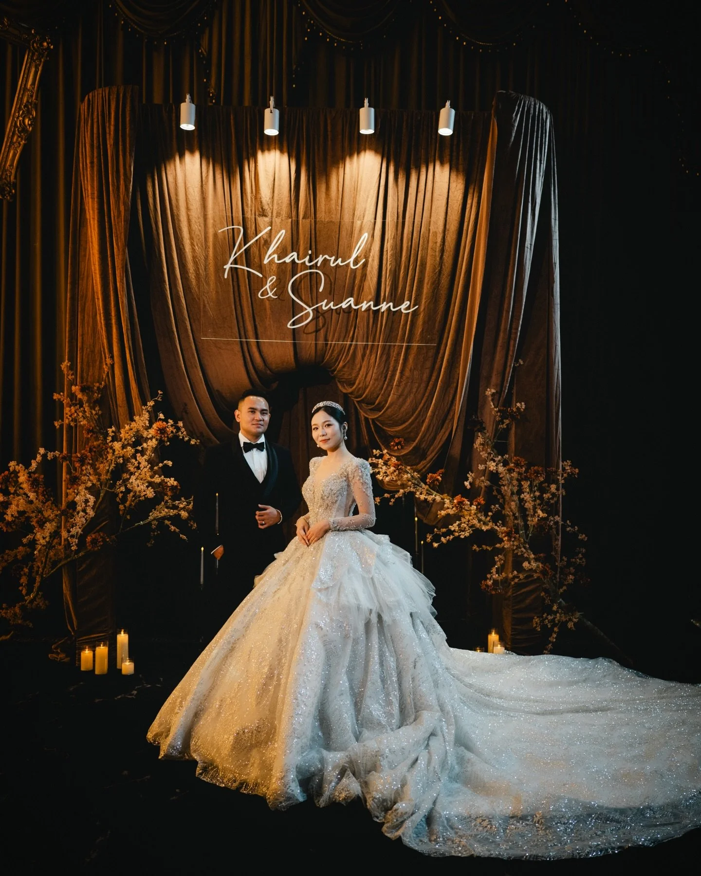 Almost two months ago！We celebrate grand wedding of Khai &amp; Suanne！The setup and their cross culture love stories hits different to us！

Photo @byhanwen 
Video @vinteo_lore 
Bckdrop setup @life_eventtt 
Gown @dsvdressaville @dsvbridal 
MUA @wendy_