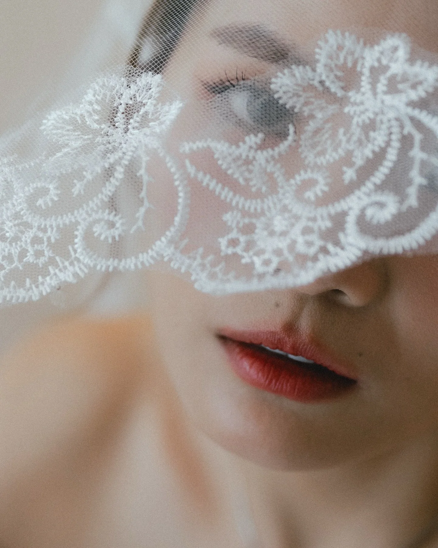 The vibe. Getting ready and a little couple moments before reception. For Jerry and Cammie.

@cmmm7777777 @byhanwen @romeo_still @ilavish.bridal @doubletreekl