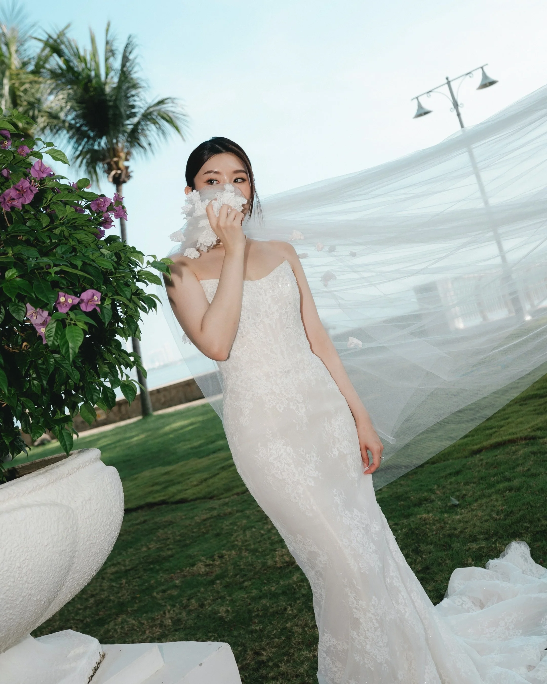 Let her carried the shot. Meet the 2026 Bride.
YiEn + Apple ✨

@byhanwen @zoeemakeup__ @glamedge.bridal @eohotelpg