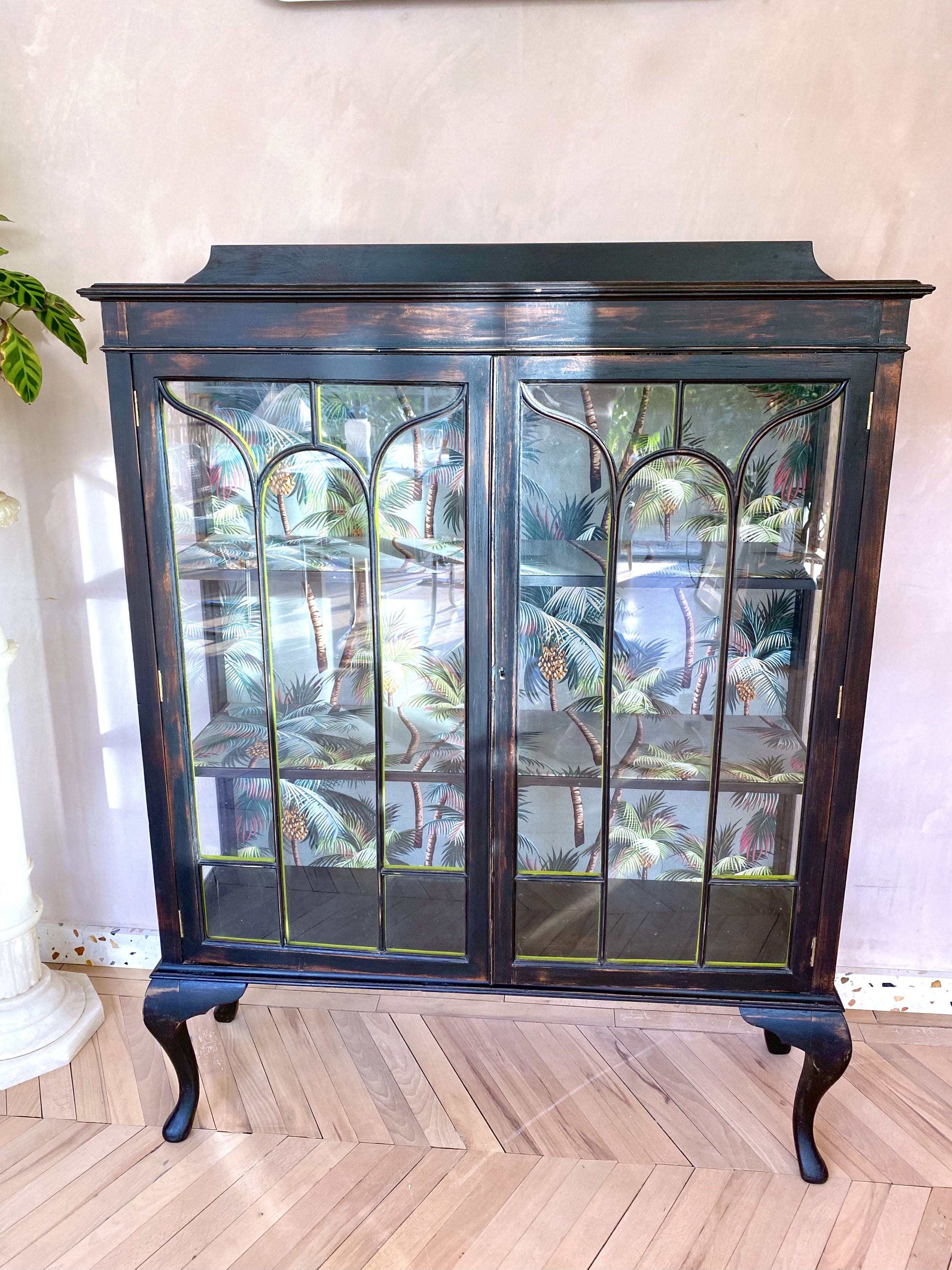Annämh Living • Refurbished Vintage Ebonised Glass Display
