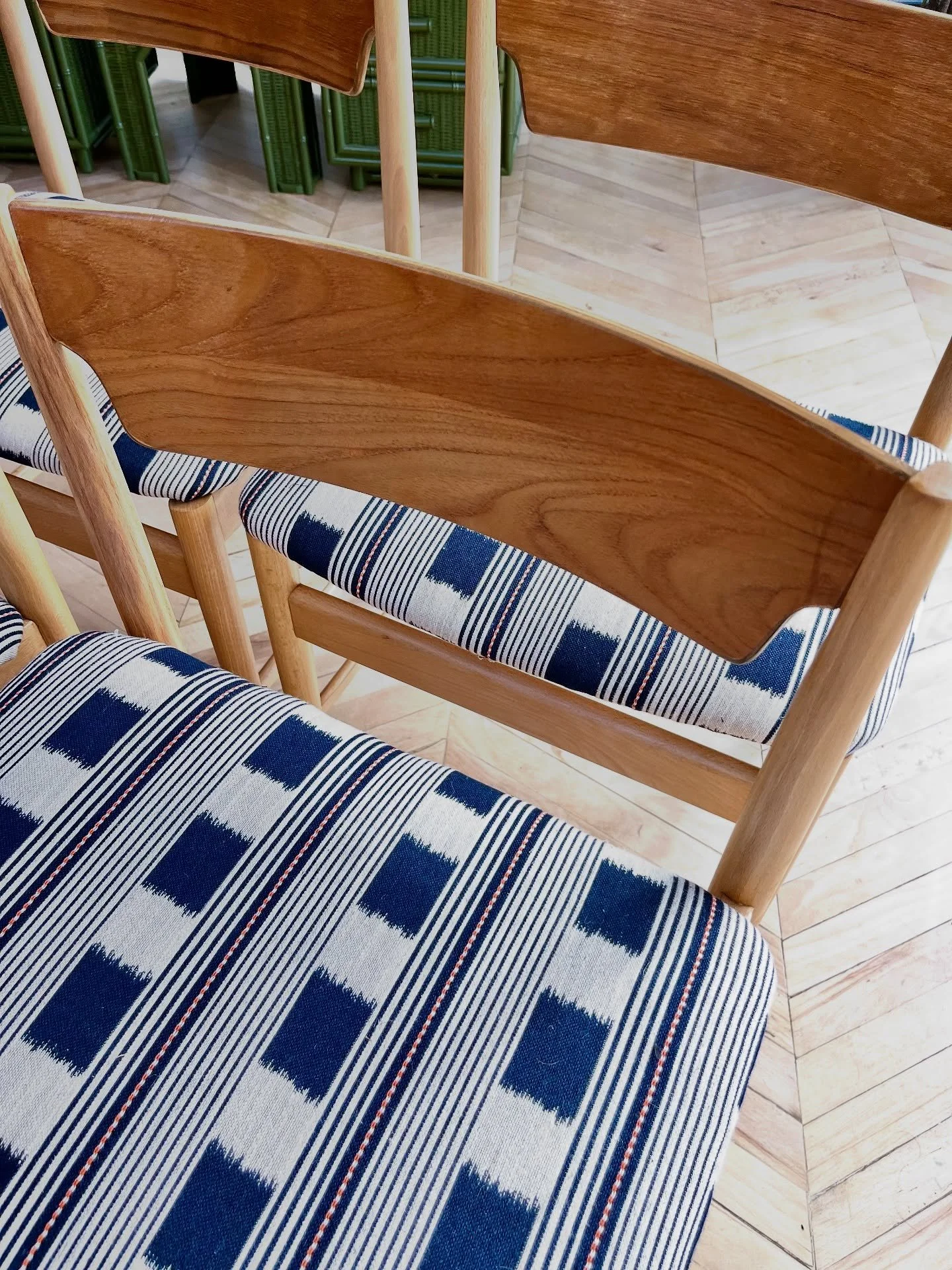 Set of Six 1960s Beech Dining Chairs Fully Refurbished &amp; Reupholstered
@christopherfarrcloth lost and found fabric 
&bull;
&bull;
&bull;
&bull;
&bull;
#upholsteredfurniture #ecoupholstery #naturalupholsteryfillings #vintagefurnitureforsale #midce