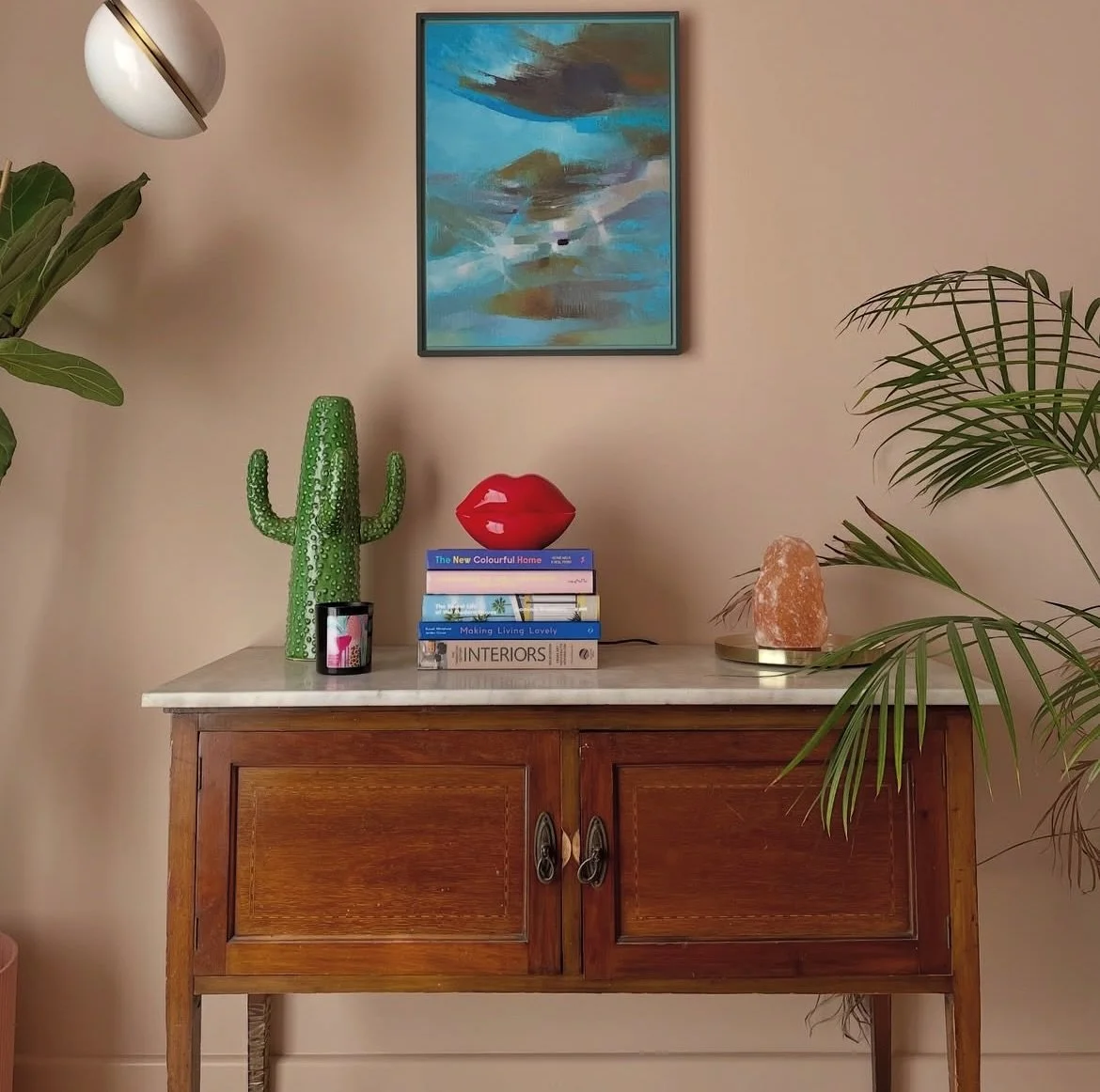 One of the other set of lips I sourced, beautifully styled in the home of interior designer @bo.fentum.design