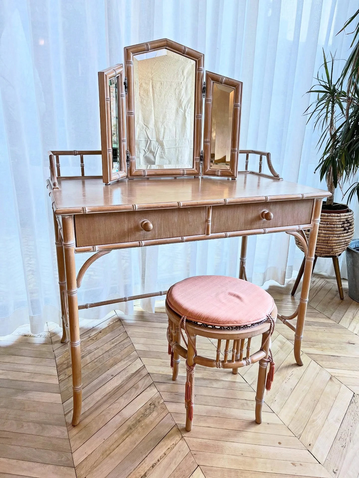 Faux Bamboo Dressing Table/Desk With Matching Stool &amp; Trifold Mirror
Charming Harrods faux bamboo dressing table featuring intricate turned detailing along the edges and back. The set has a limed oak effect and includes the dressing table with tw