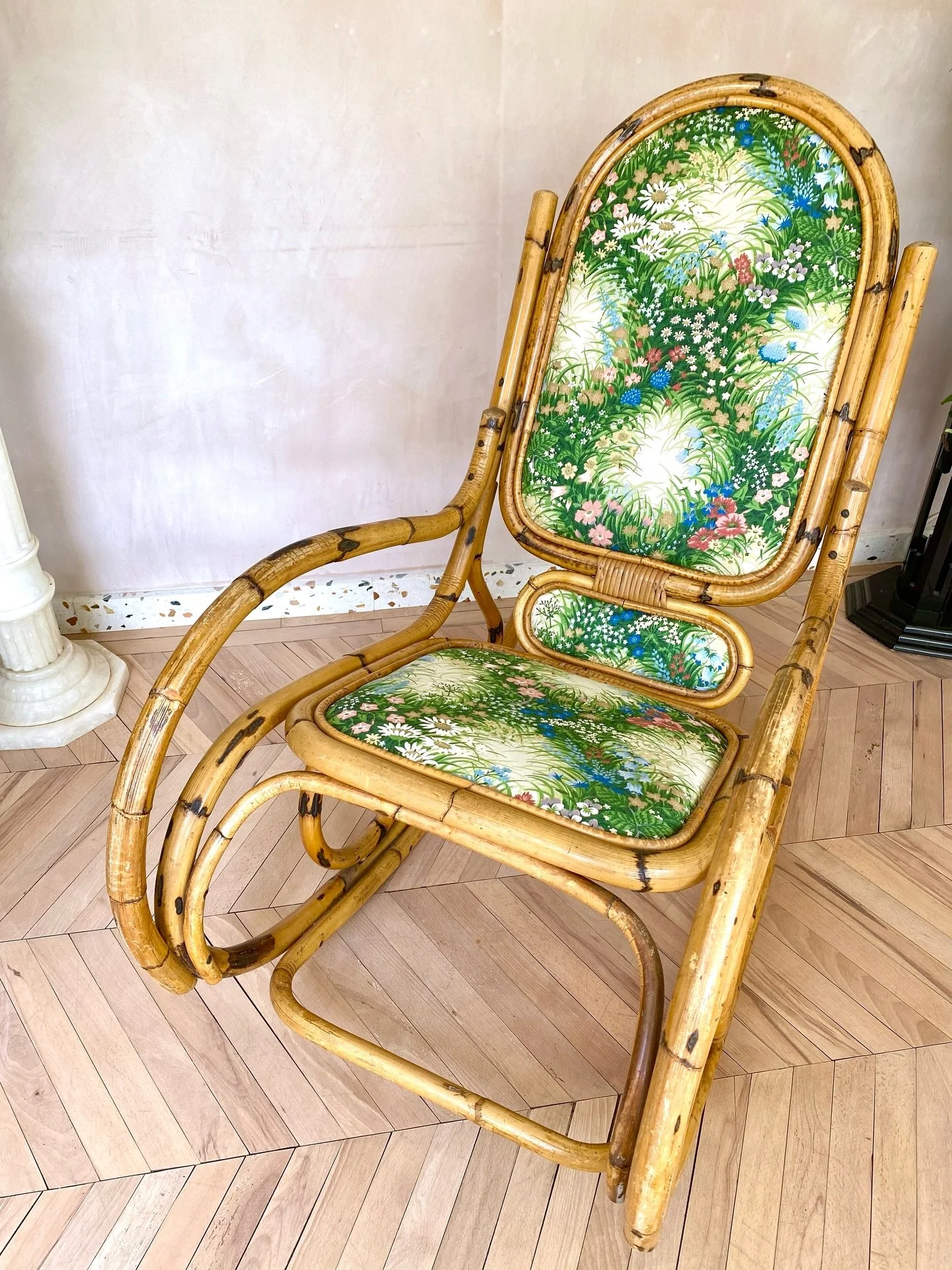 Did you know I reupholster as well as refurbish furniture? 

MID CENTURY BAMBOO &amp; FLORAL PRINT UPHOLSTERED ROCKING CHAIR

Gorgeous chunky bamboo rocking chair, which has been reupholstered using vintage 1980s Parkertex Fabrics meadow print.

The 