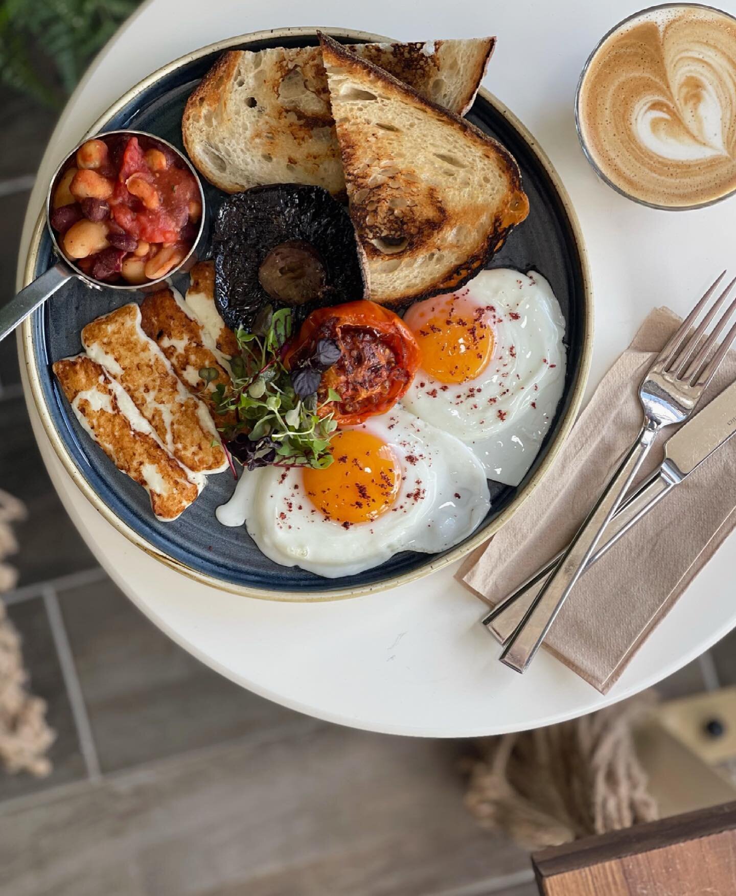 🍳 We&rsquo;re starting our day on the right foot with a wholesome W breakfast plate. Perfect to calm our football-fever nerves - it&rsquo;s coming home!

#woodlandcafelondon #itscominghome #comeonengland