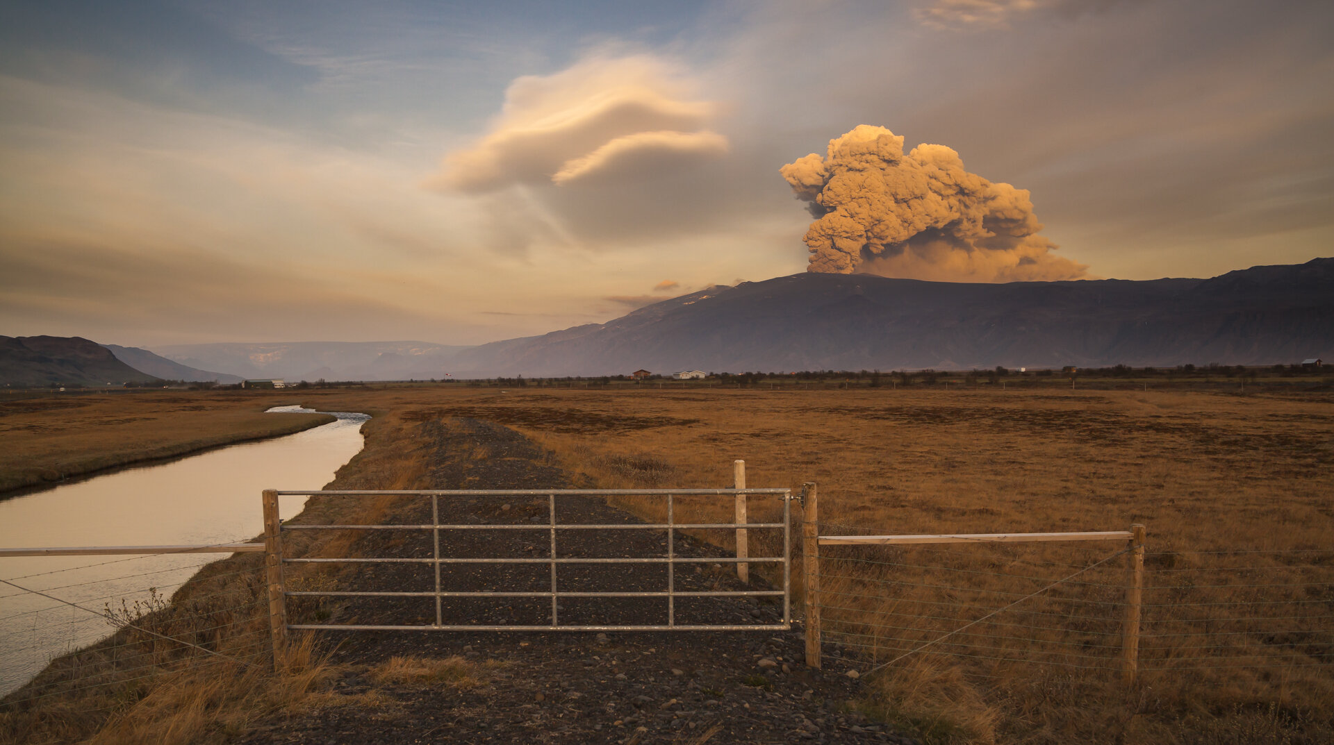 Volcano-eruption--8.jpg