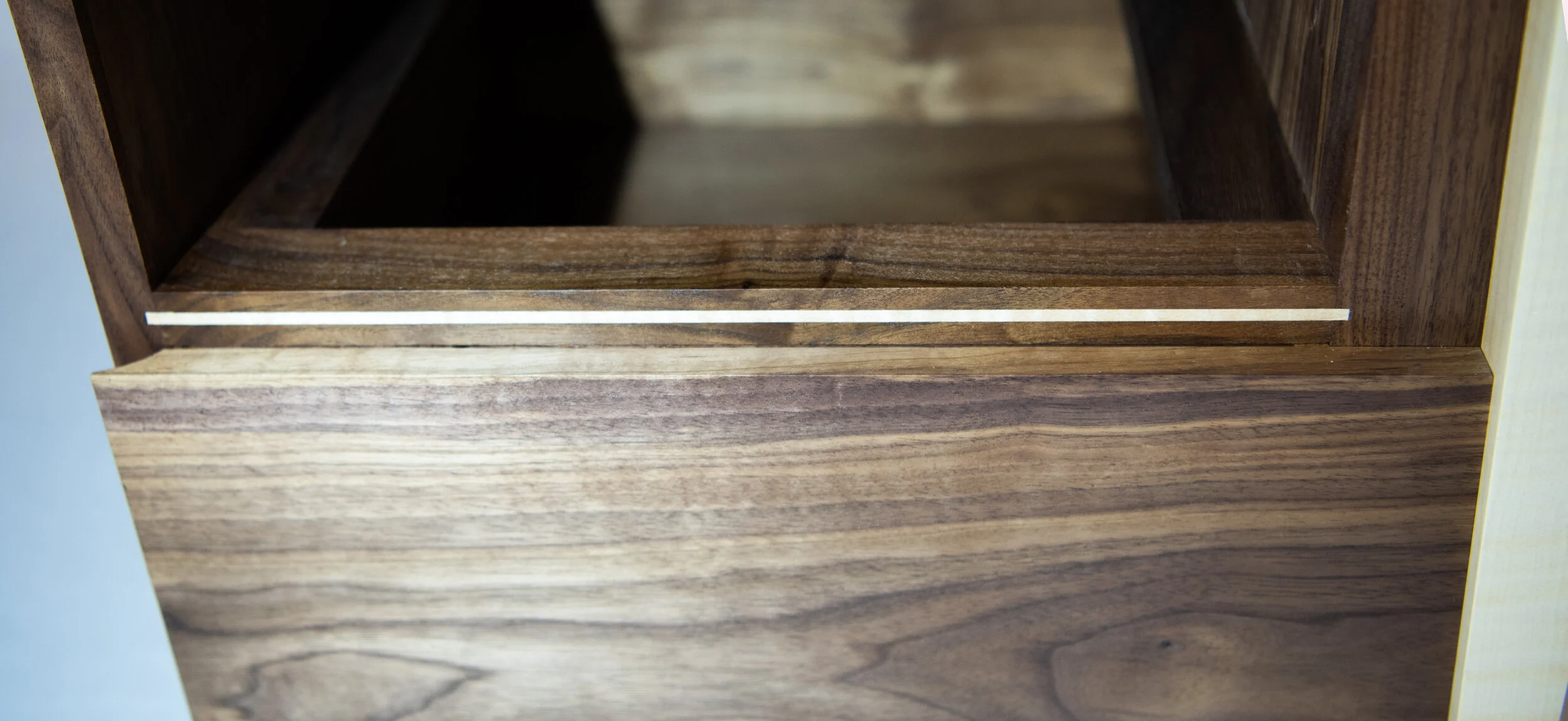 Desk 005.jpg