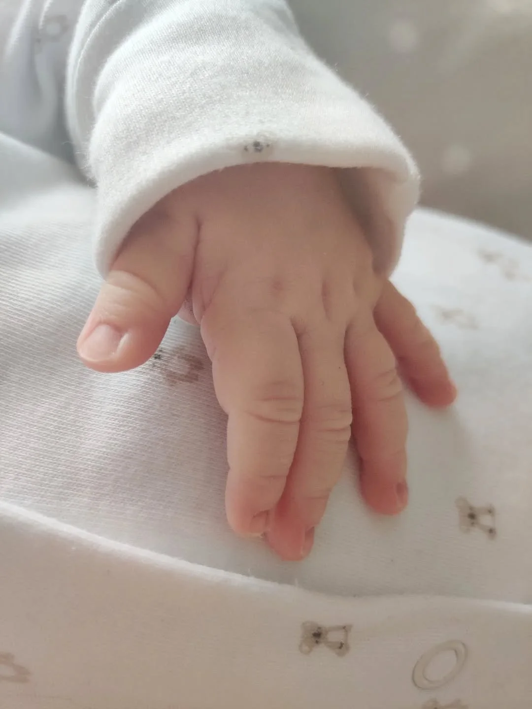 6 weeks of our littlest love, Ross, our rainbow baby 🌈💙