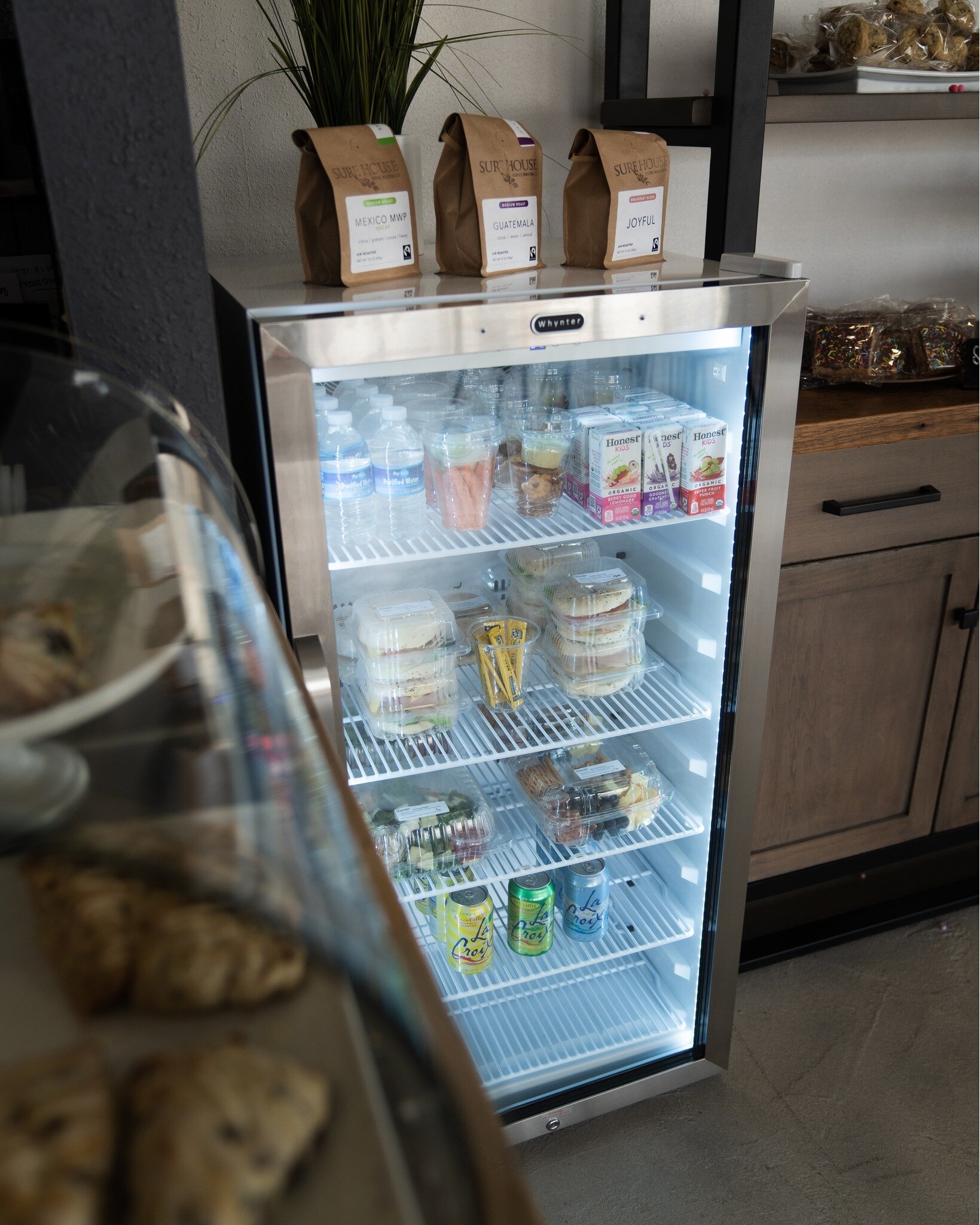 POV: you don't have time for @nickdcrook to make you a fluffy egg sandwich so you look at the scone options for the day and notice a new fridge that is fully stocked with everything you need to make it through your day! 

Turkey Havarti Bagel Sandwic