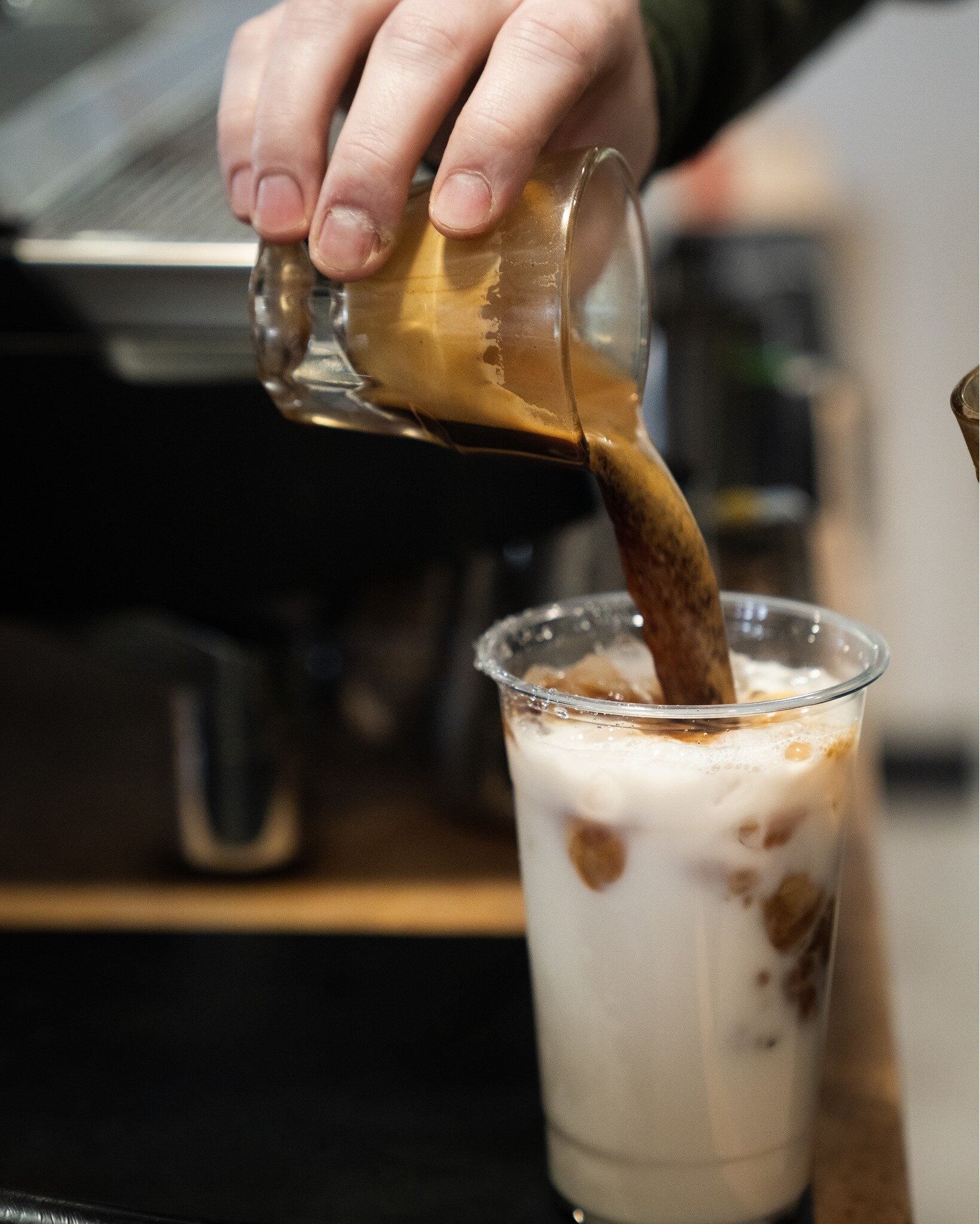 Iced Latte (w/ Almond Milk)

We have Oat, Almond, and Coconut milk to make any drink exceptional! Pair them with a sugar free vanilla or raspberry and you got yourself one healthy beverage!
____
&bull;
&bull;
##latt&eacute; #groundedcoffeeandcrumbs #