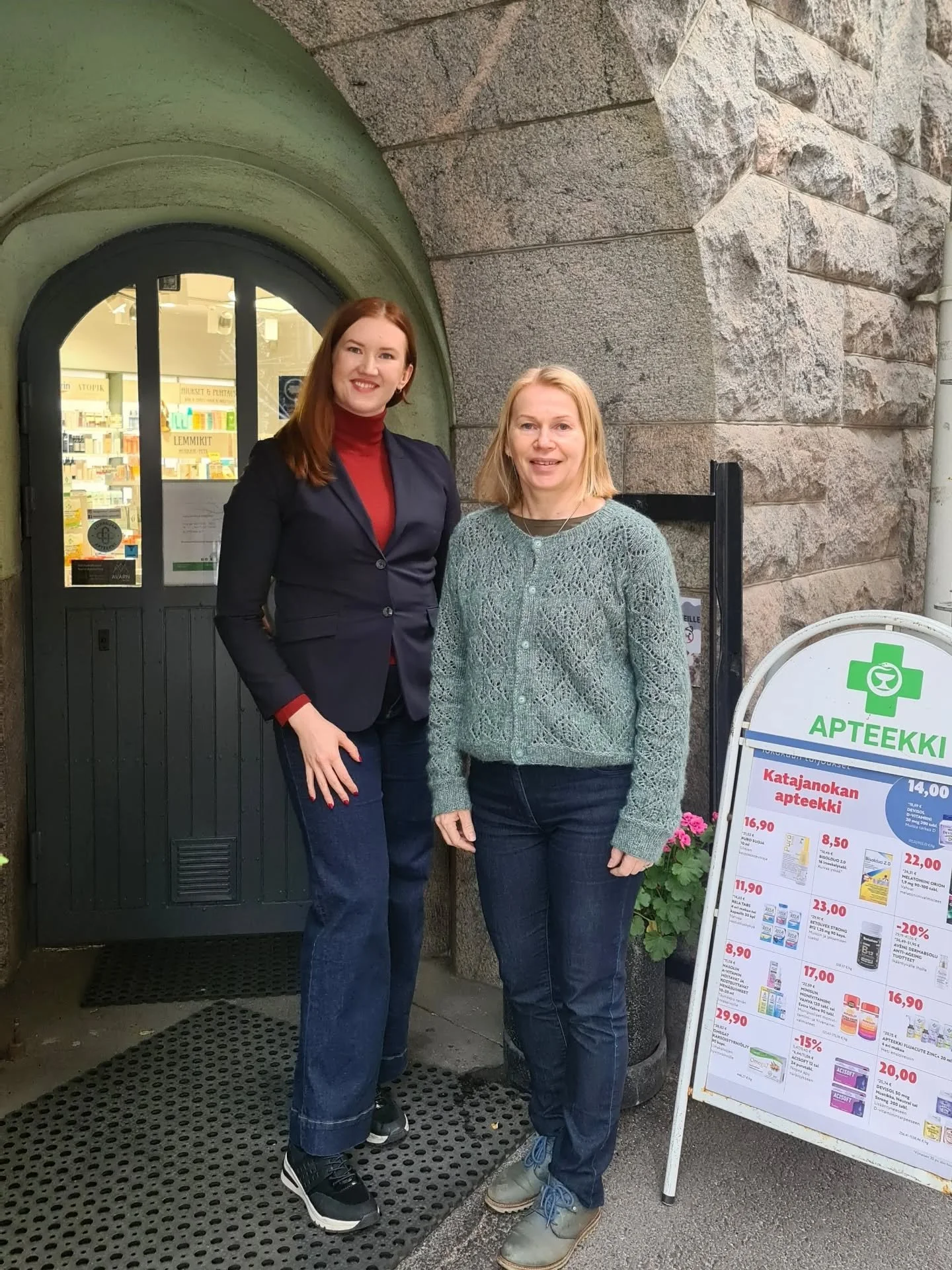 Suomi on täynnä sydämellä asiakaslähtöisyyteen ja uuden oppimiseen panostavia apteekkariyrittäjiä. 💚 Tässä yksi heistä, Katajanokan apteekin apteekkari Susanna, jonka kanssa minulla on ollut suu