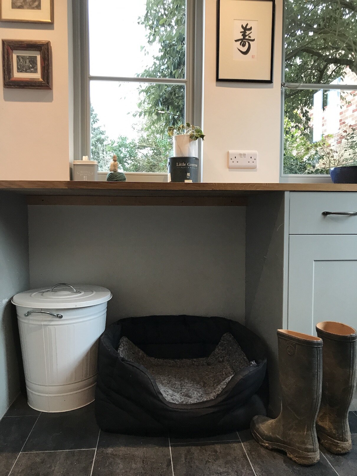 It’s easy to plan a kitchen or utility room and forget to leave space for your dog, dog food, wellies (or in the case of a bathroom, your laundry basket).  We made sure we left out a unit in this utility room providing space for the dog basket and t…