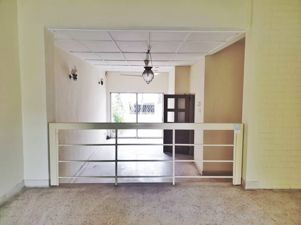 living area.jpeg