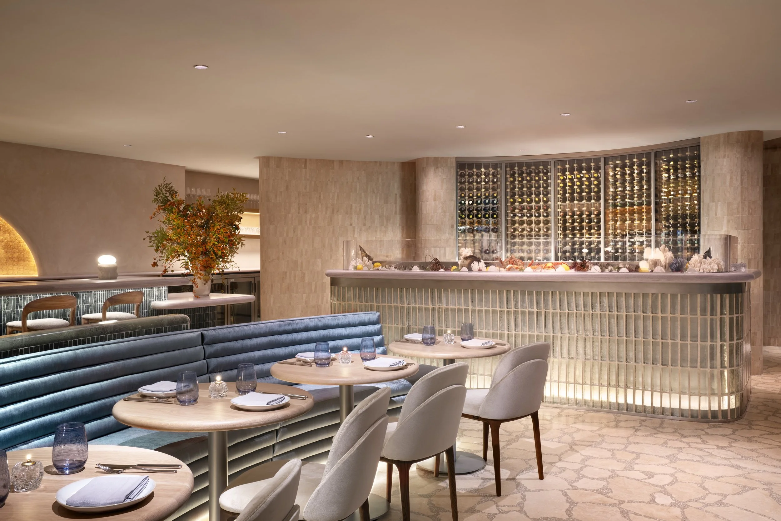 17_Lower Level_Raw Bar.jpg