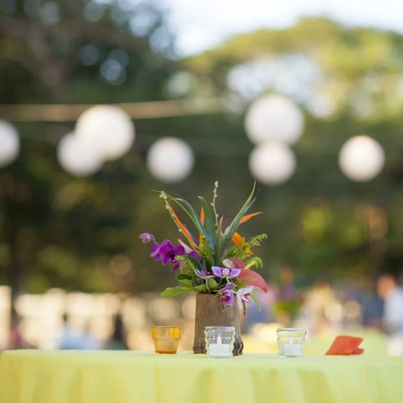 tropical-flower-arrangement-garden-party.jpg