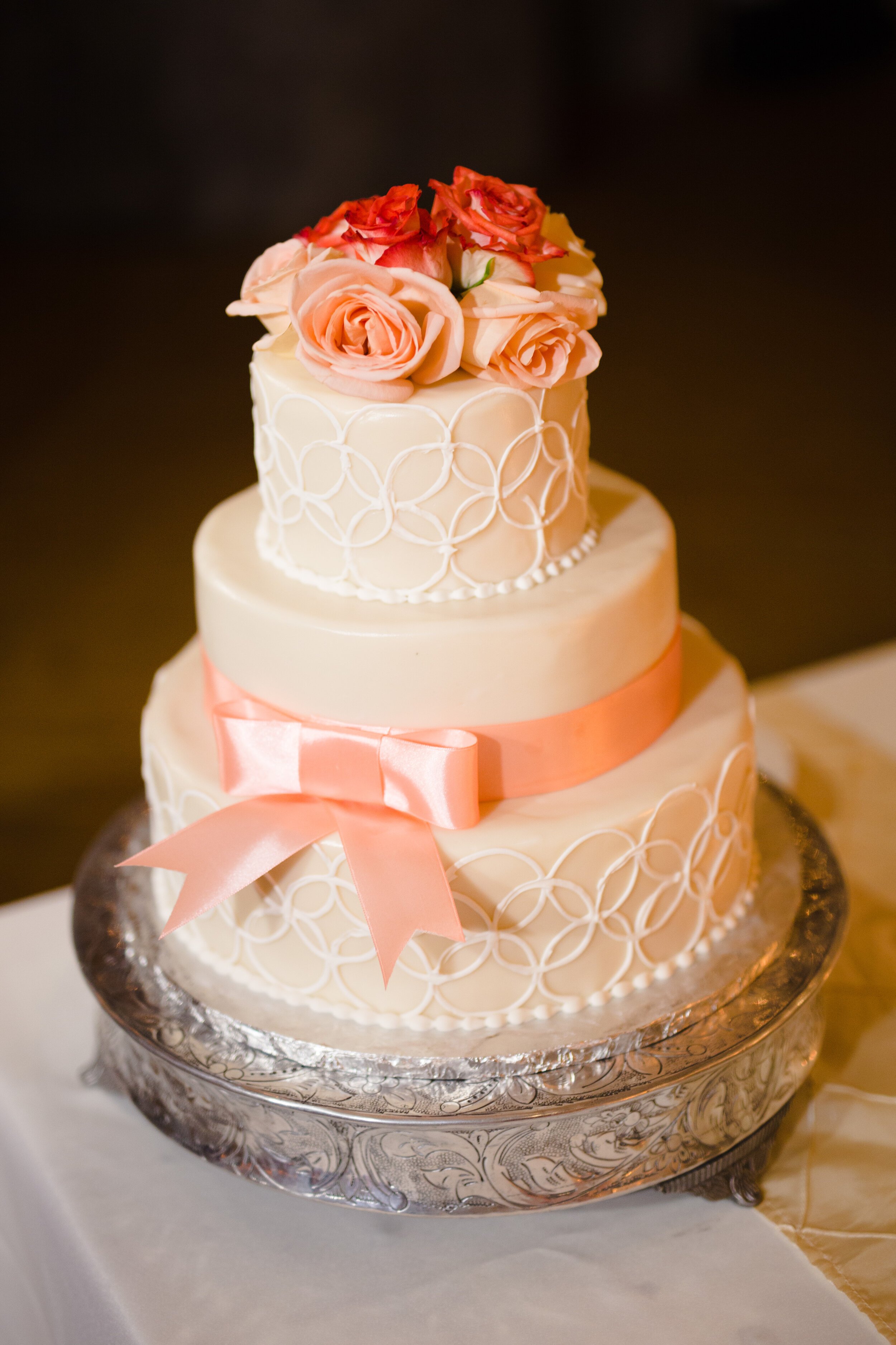 wedding-cake-with-roses-pink-and-white-wedding-cake-wedding-cake-with-pink-bow.jpg