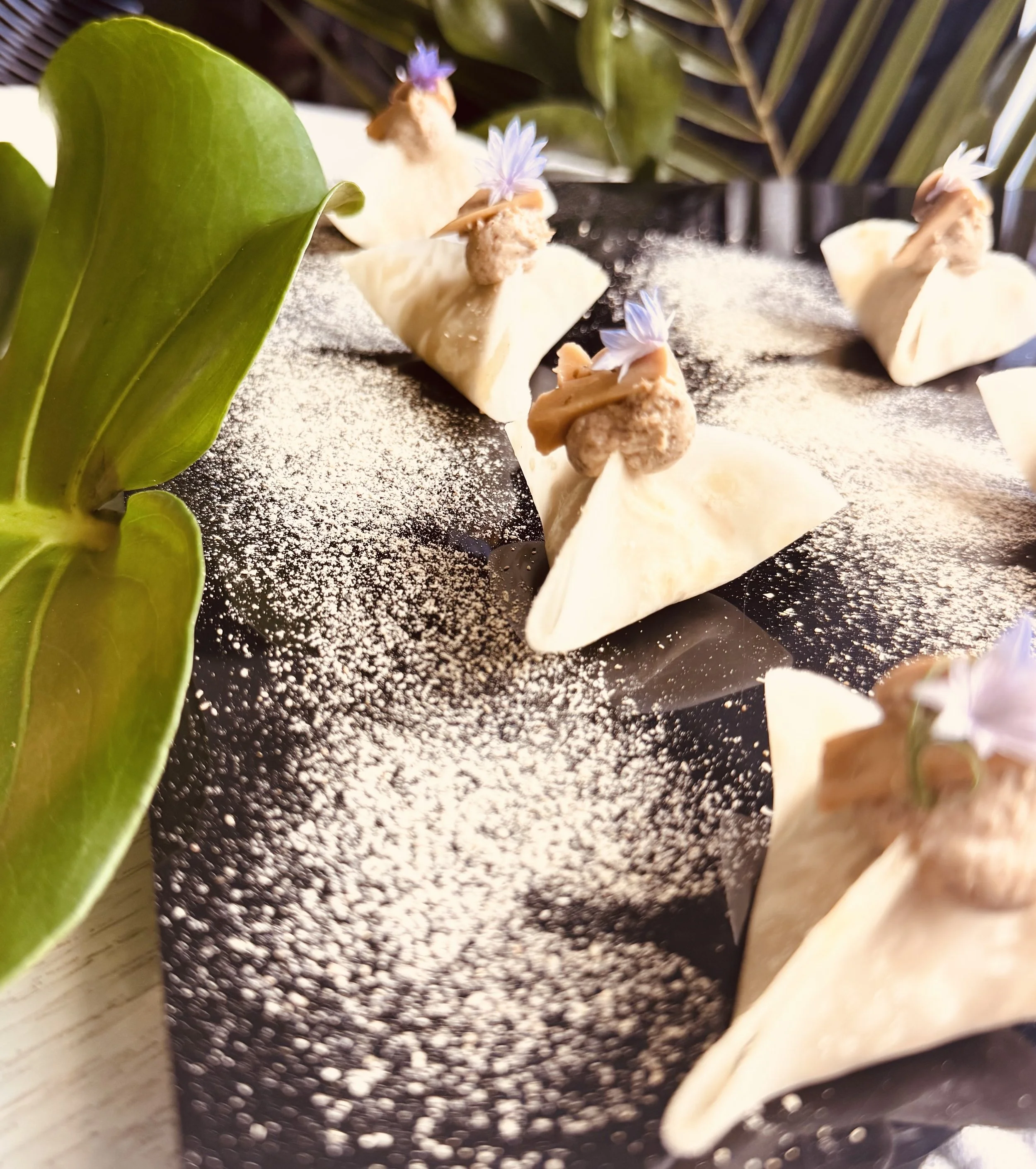 origami de céleri rave lactofermenté , mousse de tofu / bouchées cocktail 