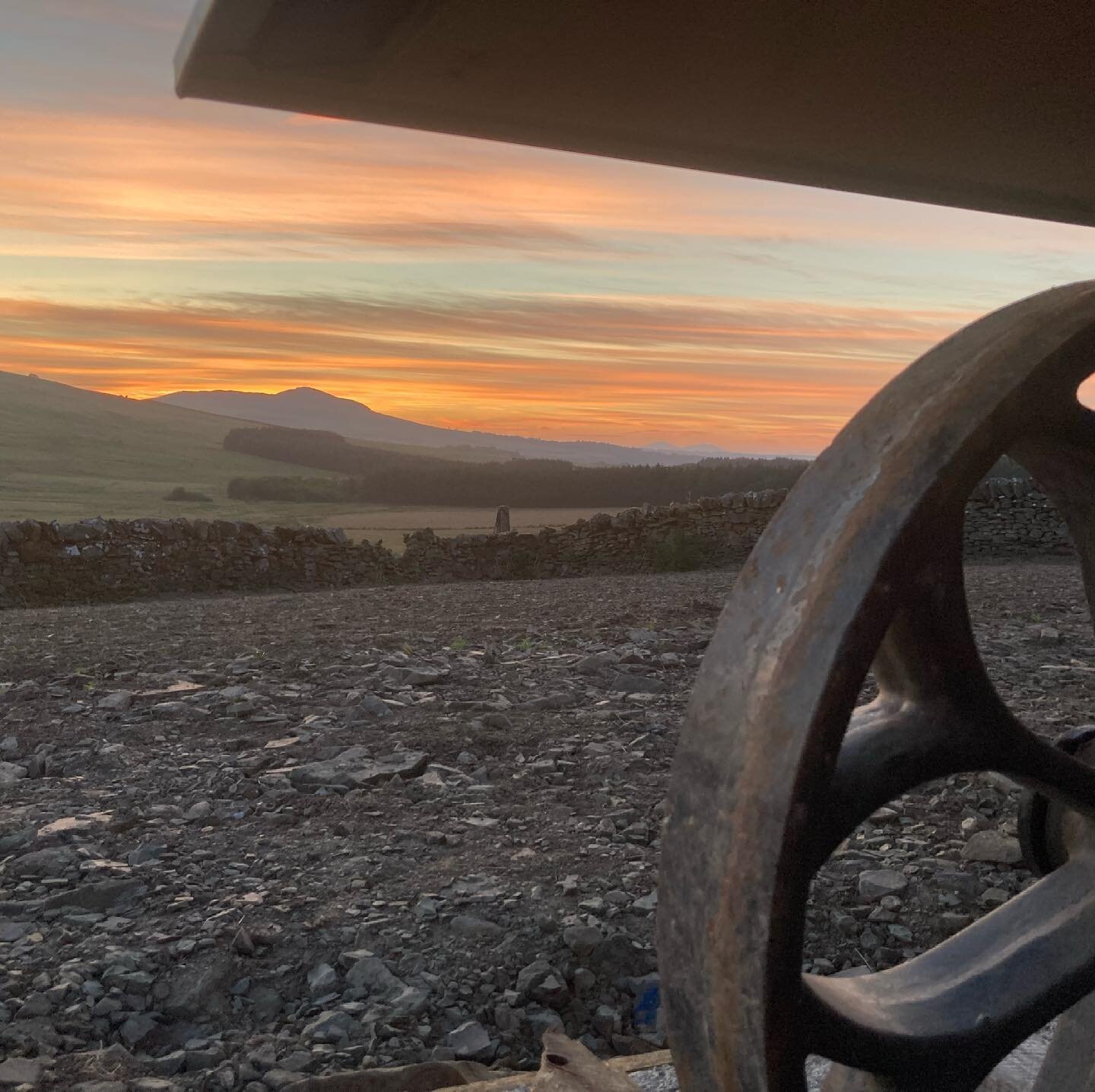 Dreamy sunset from the shepherds hut tonight&hellip; grass is peaking through after the weekends rain too. Not long now 🤞🏻