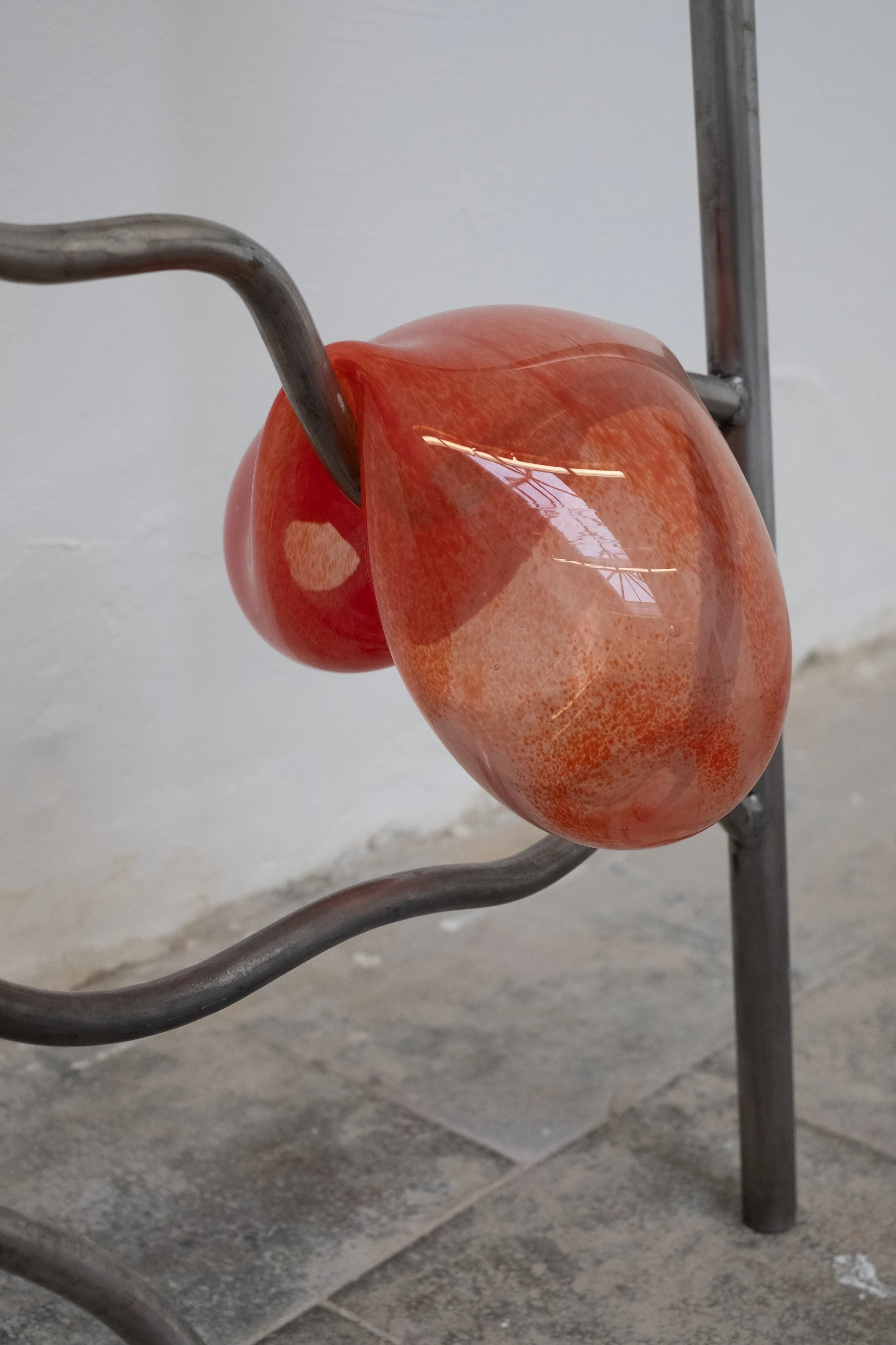 (Detail3)Rigged,2023,BlownGlass,Steel,300x50x55cm,preis?.jpg.jpg