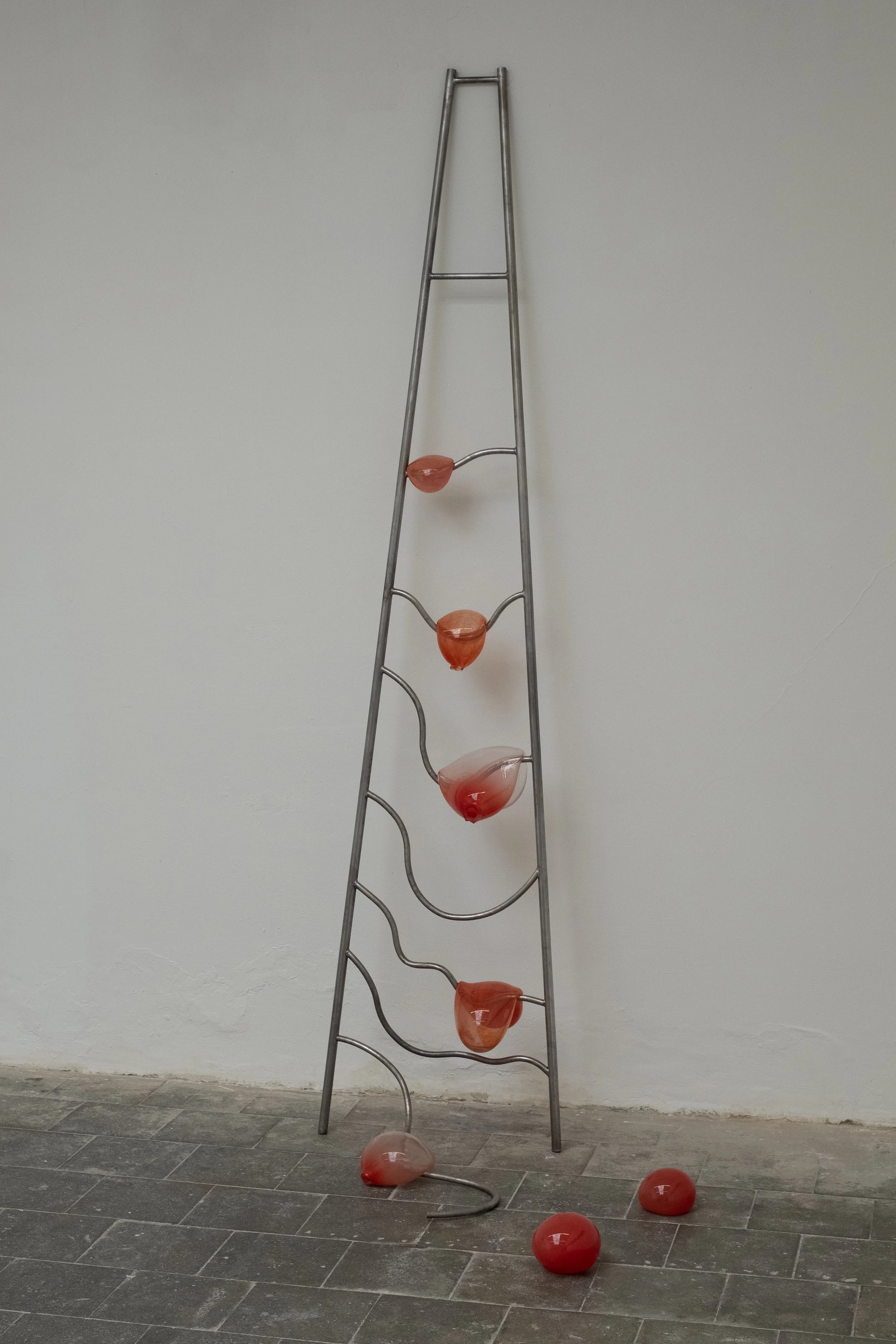 Rigged,2023,BlownGlass,Steel,300x50x55cm,preis?.jpg