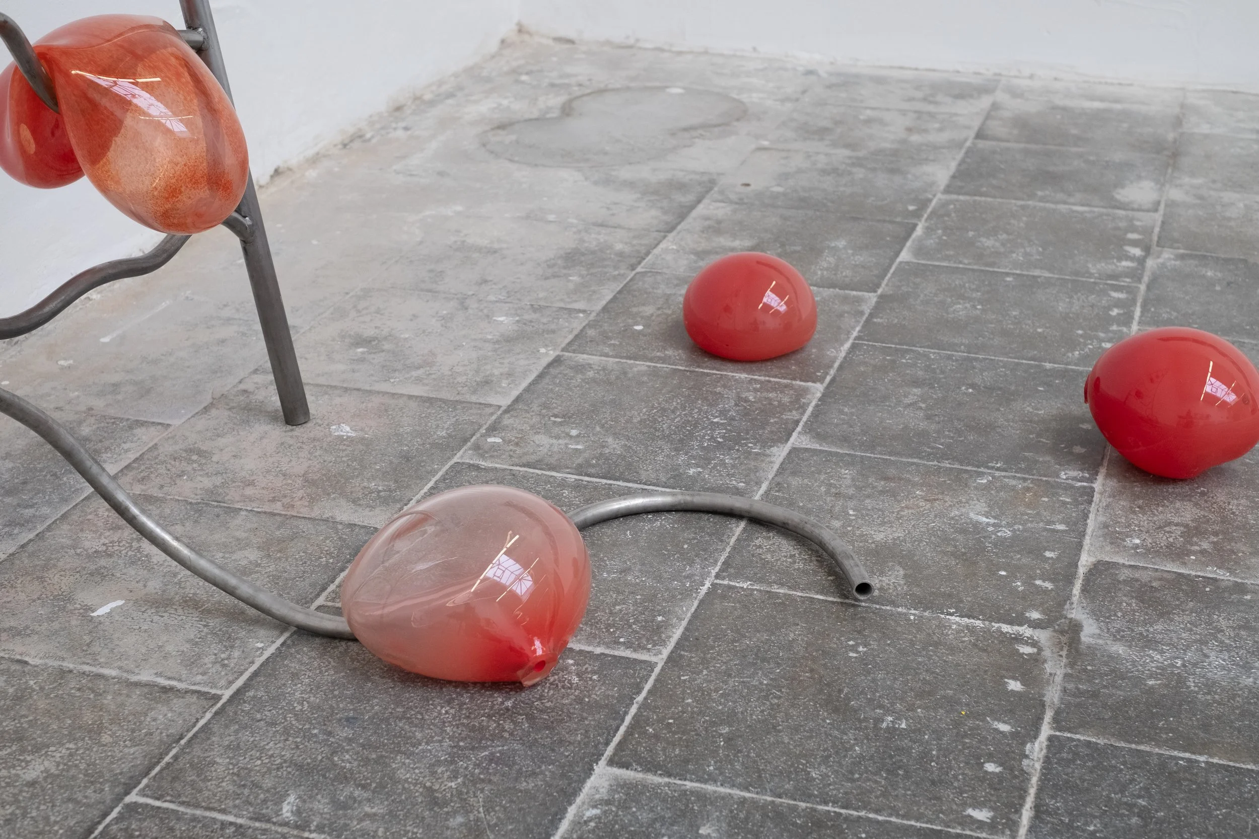 (Detail2)Rigged,2023,BlownGlass,Steel,300x50x55cm,preis?.jpg.jpg