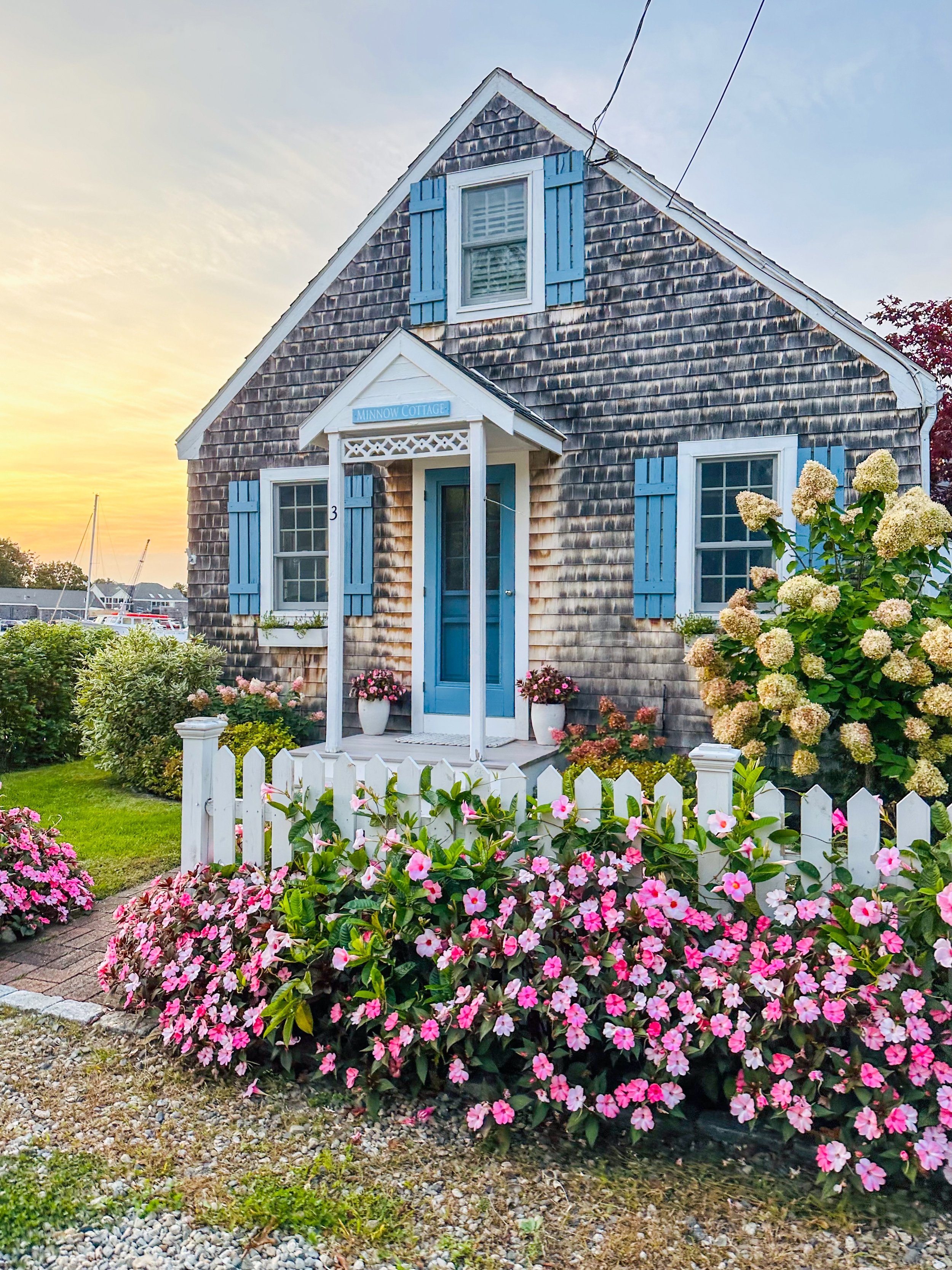 New England sytle cottage.jpg