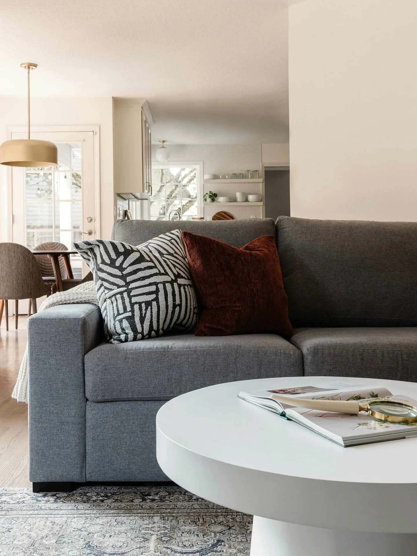 Welcome to Murray Hill Modern: the intersection of simplicity and sophistication. We stripped away the excess and focused on what matters&mdash;clean lines, natural light, and materials that age beautifully. ✨ 

Photography by @emilykennedyphoto