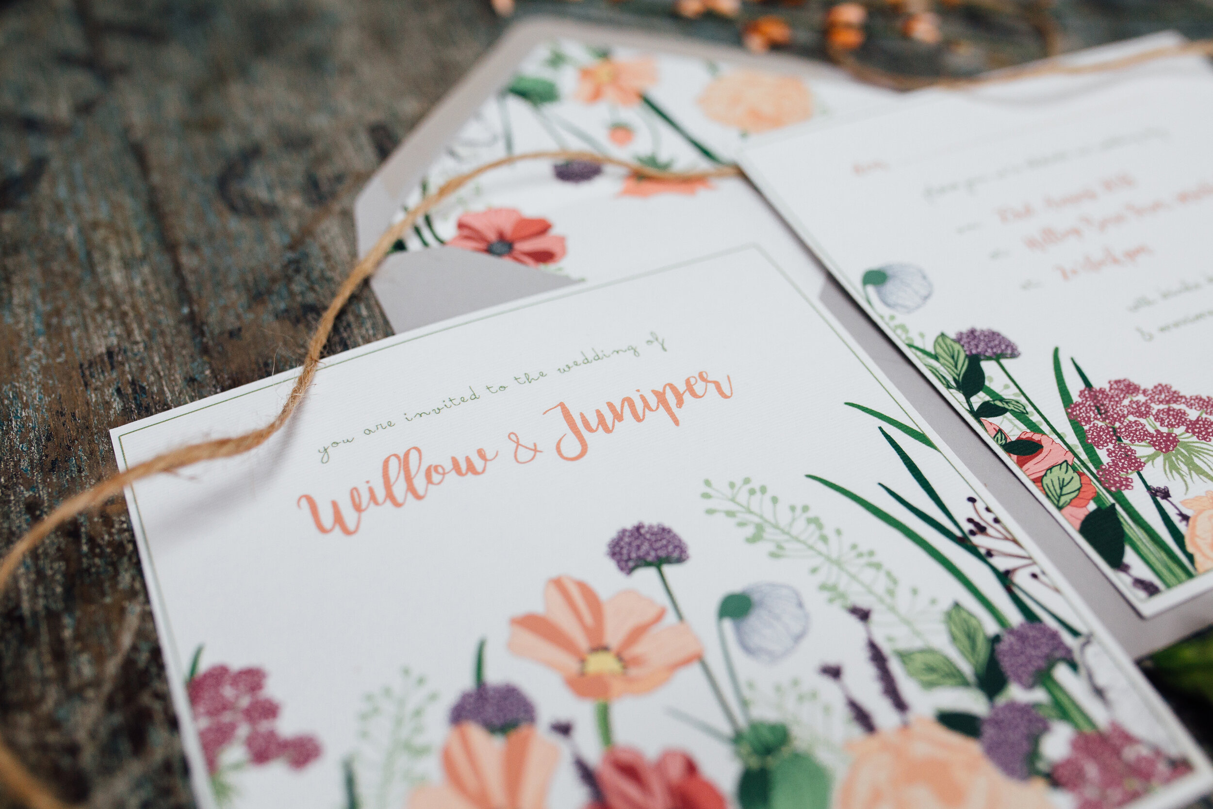 Take a closer look at ‘Hedgerow’ collection, shot by Ellie Grace Photography. Inspired by nature, these invitations are full of British wild flowers, buds and blooms, and are ready to order from the Wildwood Paper customisable ranges.