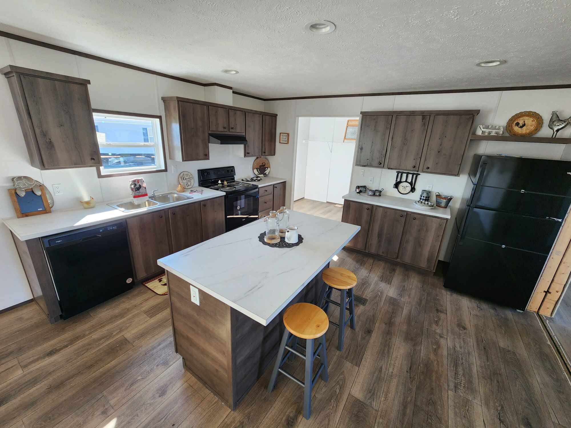 FLEETWOOD CAYMAN 270 - ONLY ONE LEFT!

🏡 Spacious Dimensions: 32x56(60)

✨ Comfortable Layout: 3 Bedrooms and 2 Bathrooms

🌟 Ample Living Space: 1700 Square Feet

🔥 Modern Amenities: Brand New Appliances

🌿 Elegant &amp; Low-Maintenance: Vinyl Fl