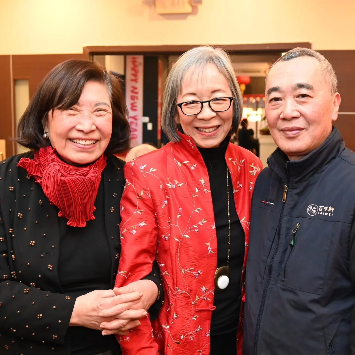 Thank you to everyone who joined us for our Lunar New Year celebration at Bai Wei Restaurant! The 16 course menu was a collaboration between Dame Susanna Foo and Chef Wen He Wang of @baiwei_1038 and it was fabulous! 

Dame Grace Young from @lesdamesn