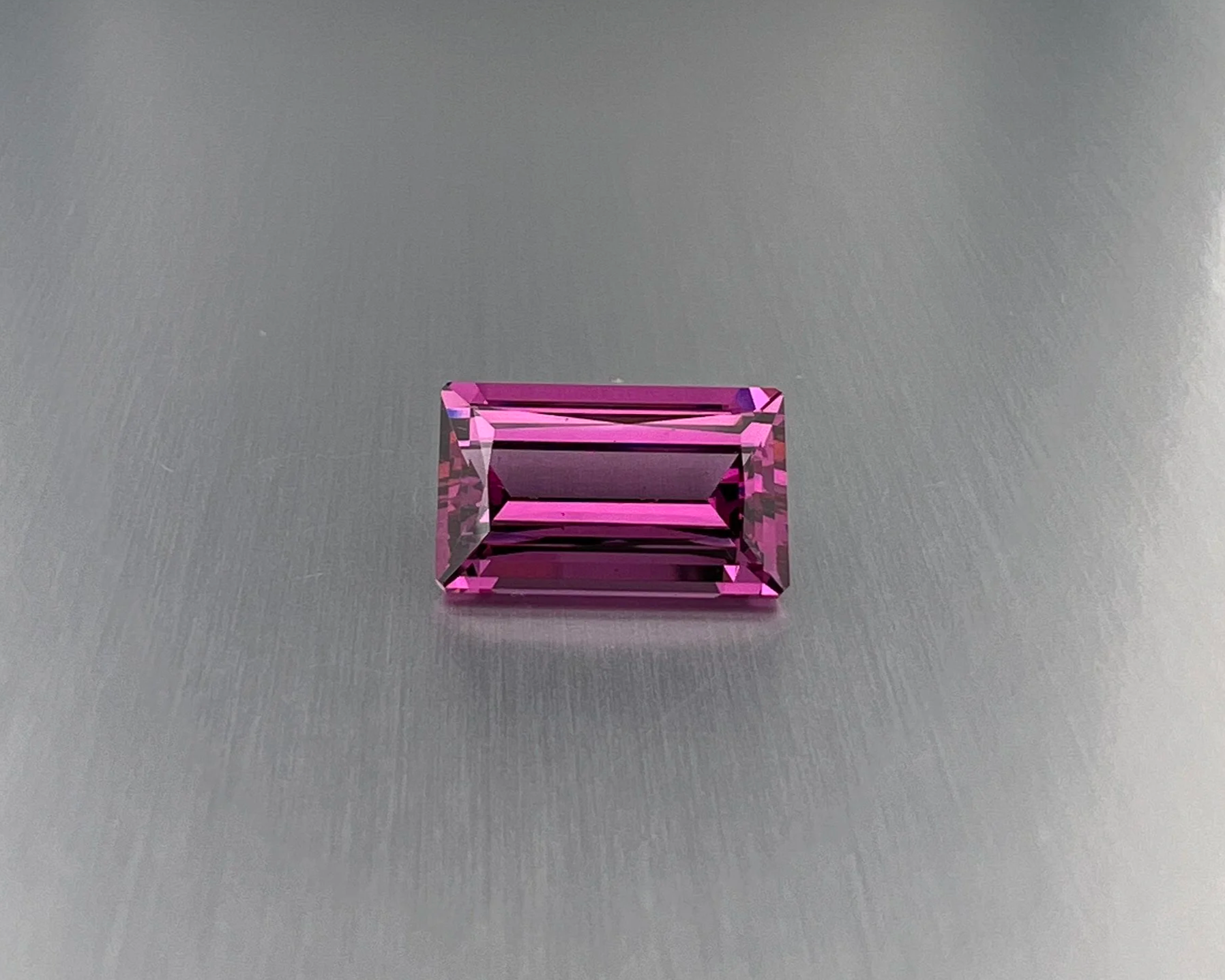 Natural pink garnet available for custom jewelry design and gemstone sourcing.
