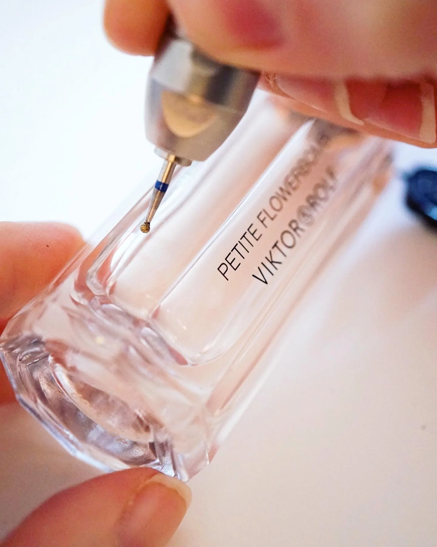 Gravur eines Parfüm Flakons