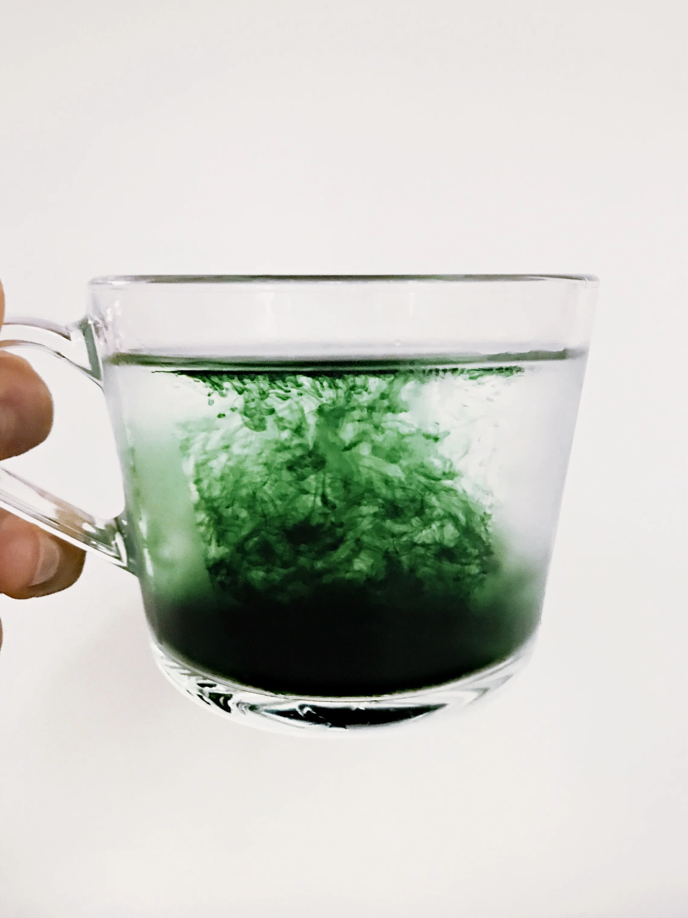 Why You Should Be Drinking Chlorophyll Water