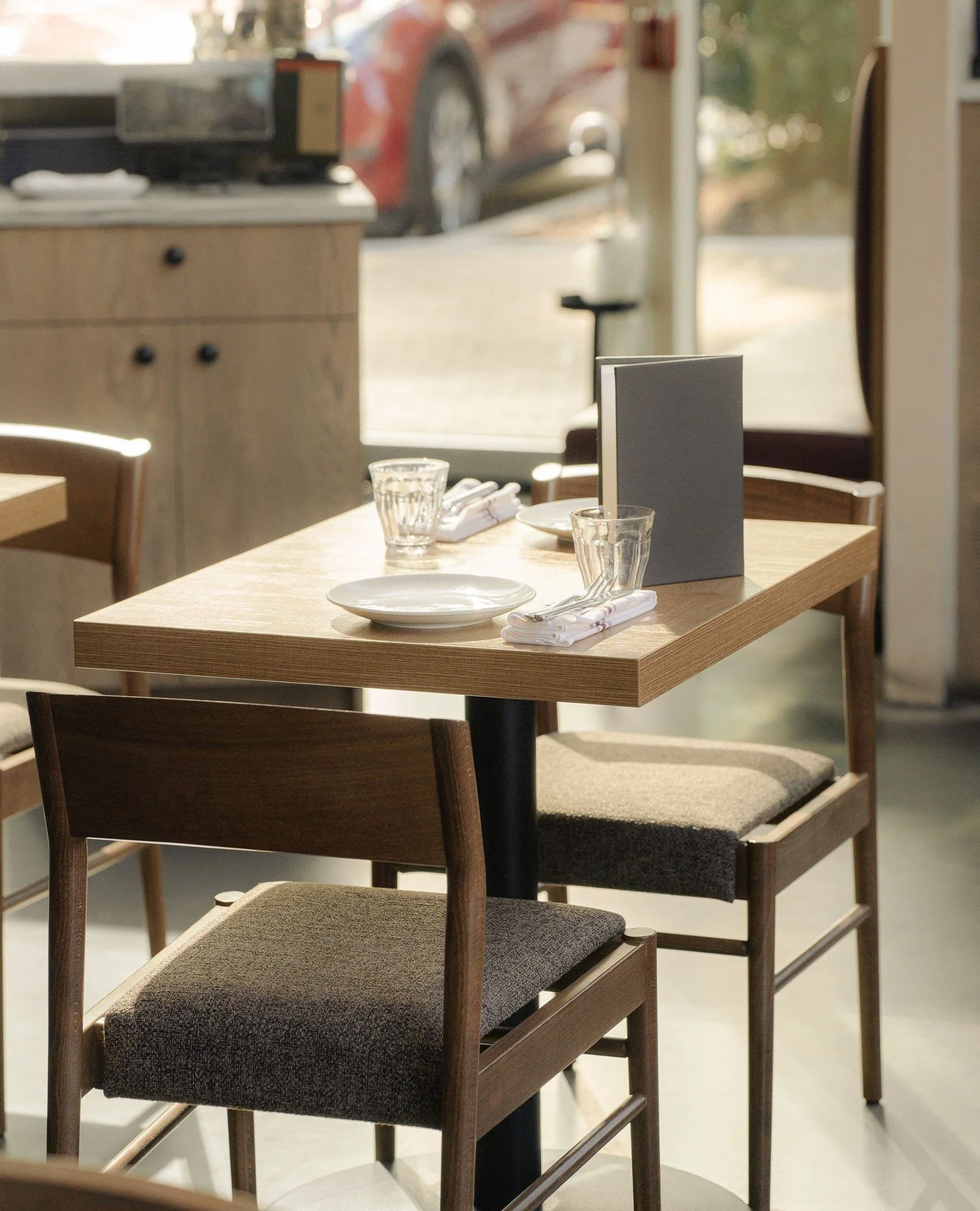 The perfect spot for date night.⁠
⁠
Send this to yours and we'll see you this evening.⁠
⁠
Pizza, pasta, and vino. There's nothing better.