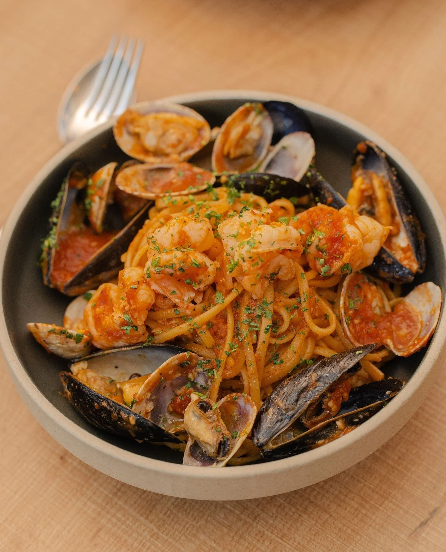 What pairs perfectly with seafood and pasta? A great bottle of wine. ⁠
⁠
Treat yourself to the perfect pairing and elevate your meal with a deliciously matched bottle. ⁠
⁠
Enjoy 50% off all wine bottles every Tuesday and Wednesday!