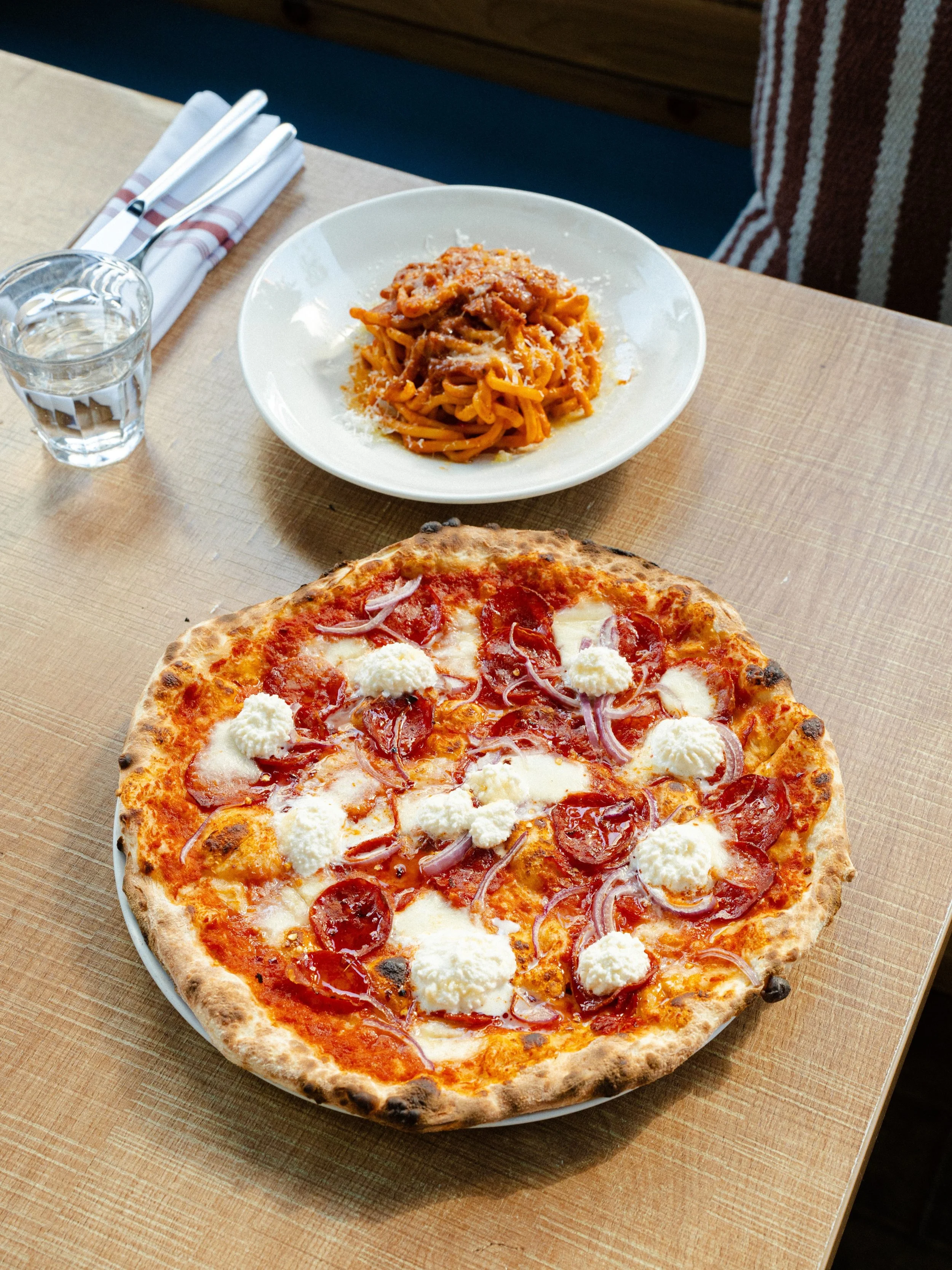 Hot honey, spicy pepperoni, creamy ricotta&hellip; how are you supposed to say no? 🍕🌶️

At this point, ordering a second one of our Pepperoni Piccante pizzas seems like the obvious choice.