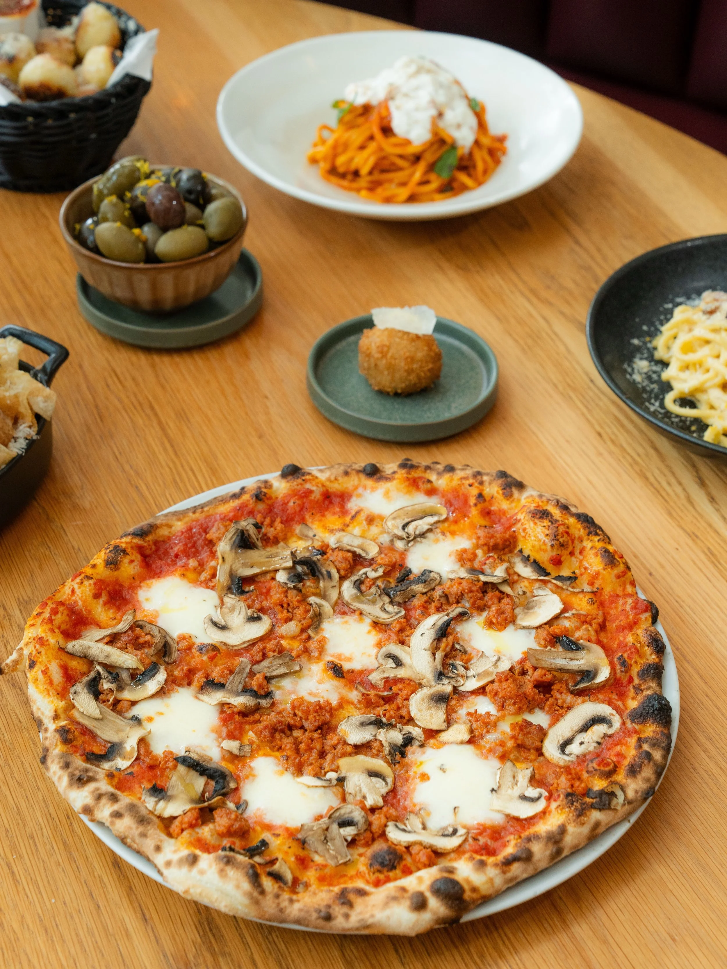 Your favourite hour just got happier🥂 

The best part of the day is here! Join us for Happy Hour daily from 3PM&ndash;5PM and 9PM&ndash;close. Make the most of every sip.