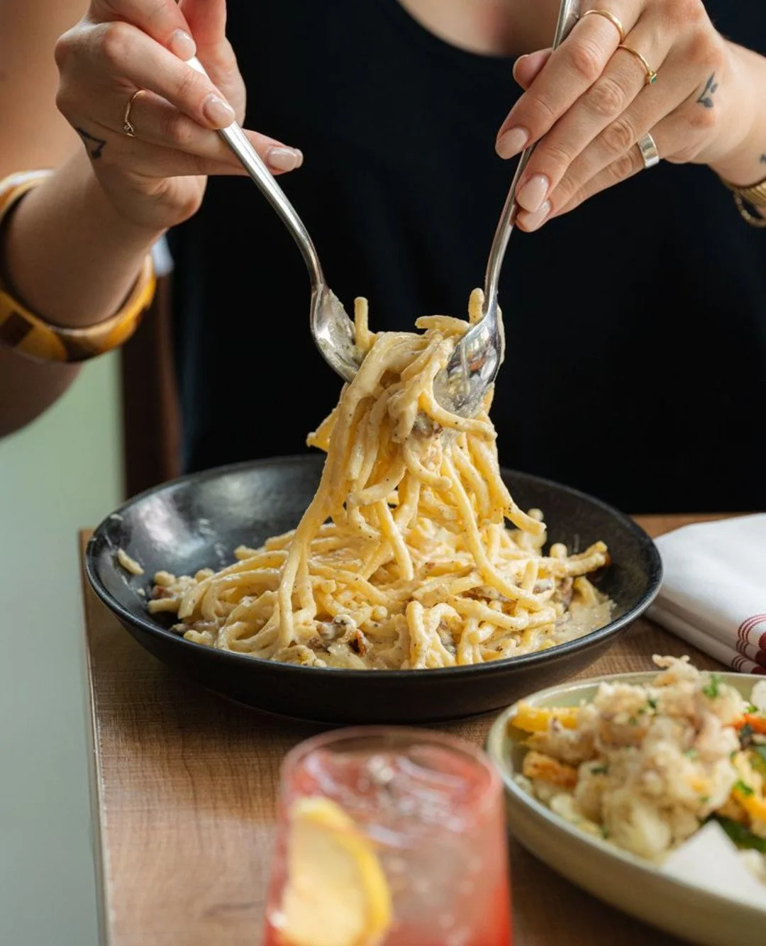 Don&rsquo;t mind if we do 🍝🍕✨

A little pasta, a little pizza, is exactly what we needed to make the table complete. Let's dig in!