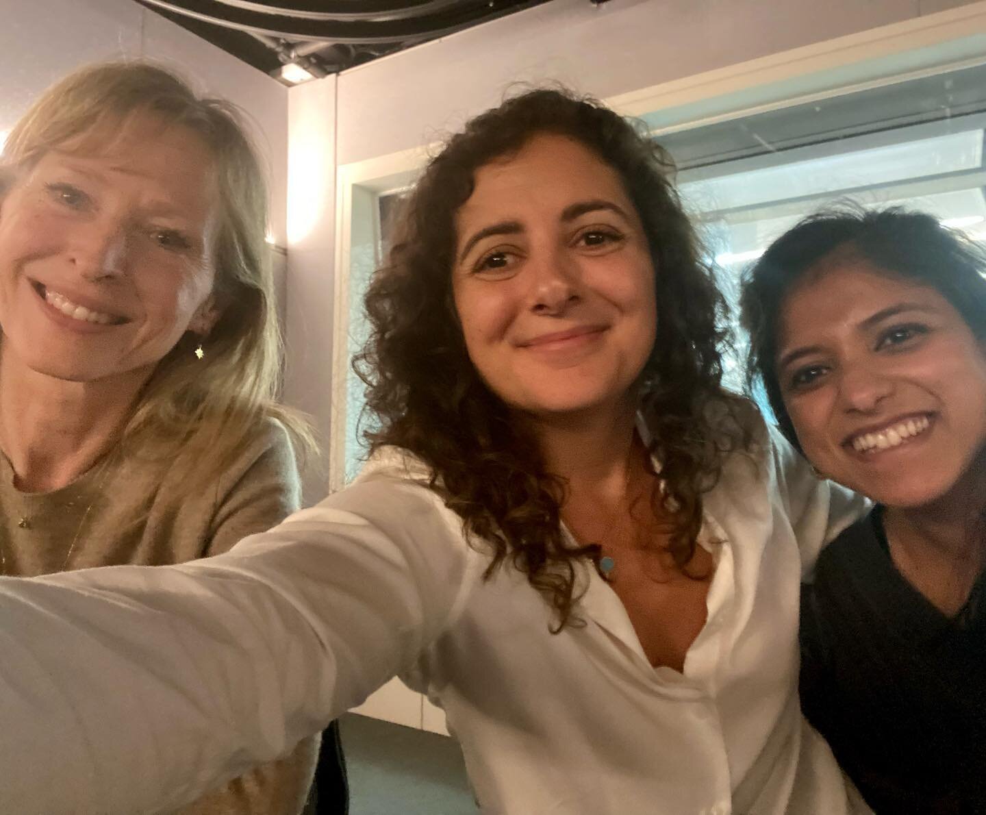 Hi from inside the 3 body problem. Thank you @emmavjacobs and AI editor Madhumita Murghia for making sense of a show where people deflate and reinflate. We all recorded in person and it was a dream