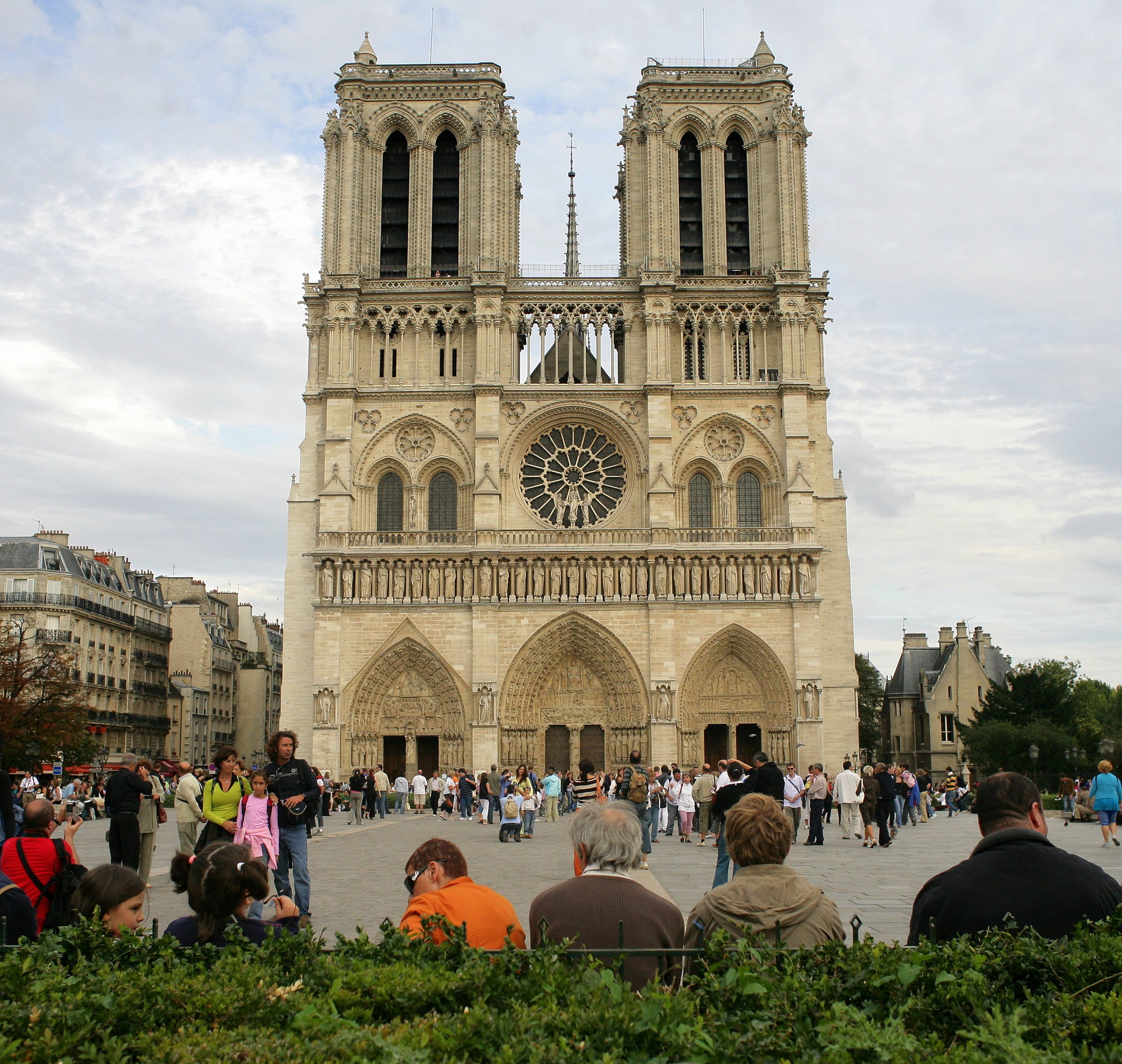 Notre_Dame_Paris_France.jpg