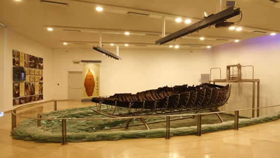 Jesus Boat Nof Ginosar museum.jpg